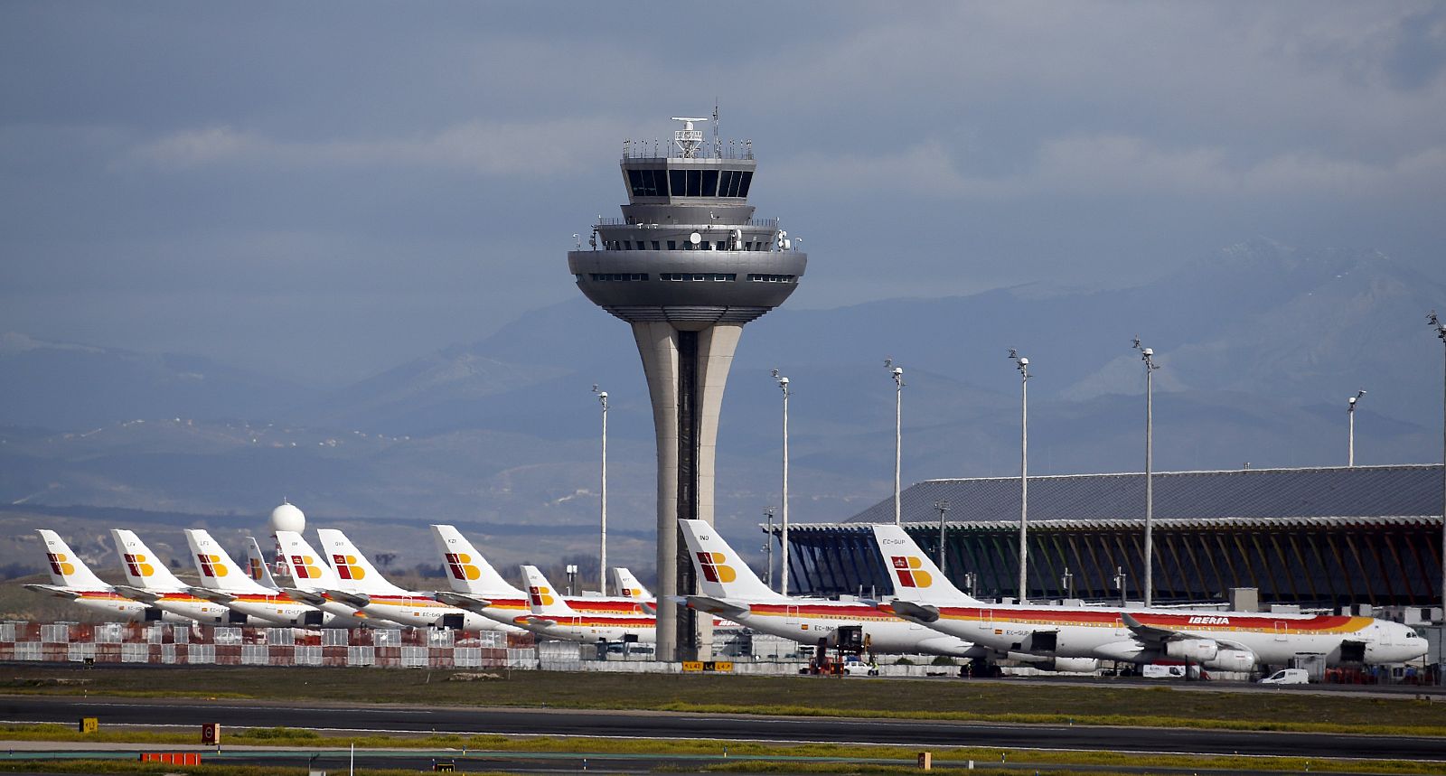 Aviones de Iberia aparcados en el aeropuerto de Barajas