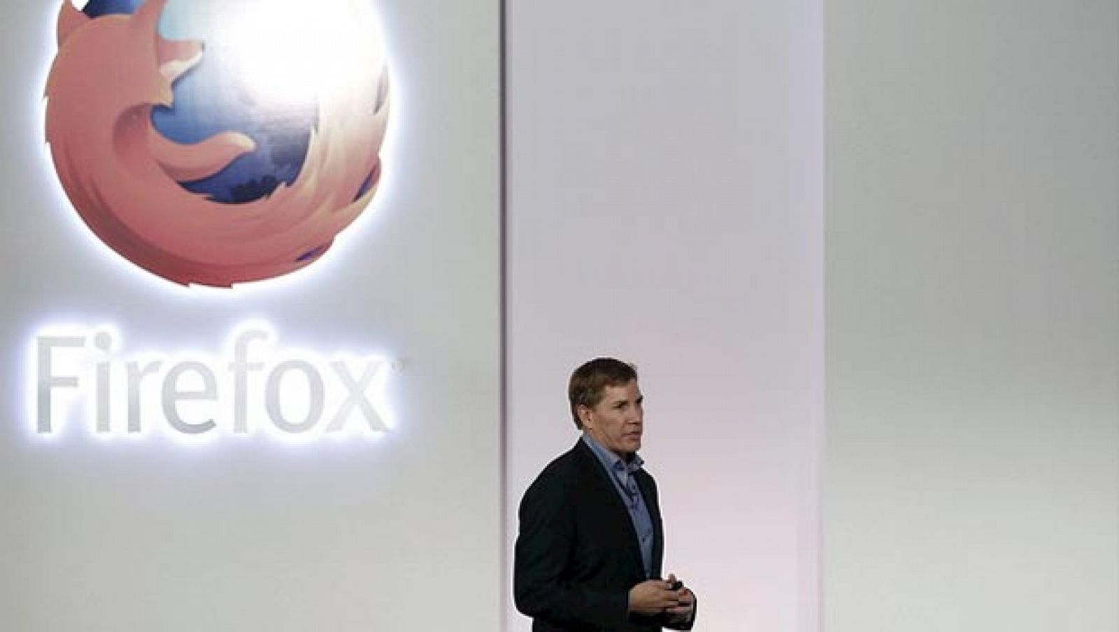 El CEO de la Corporación Mozilla, Gary Kovacs, durante la presentación de los planes de futuro del nuevo sistema operativo para móviles Firefox OS en el WMC.