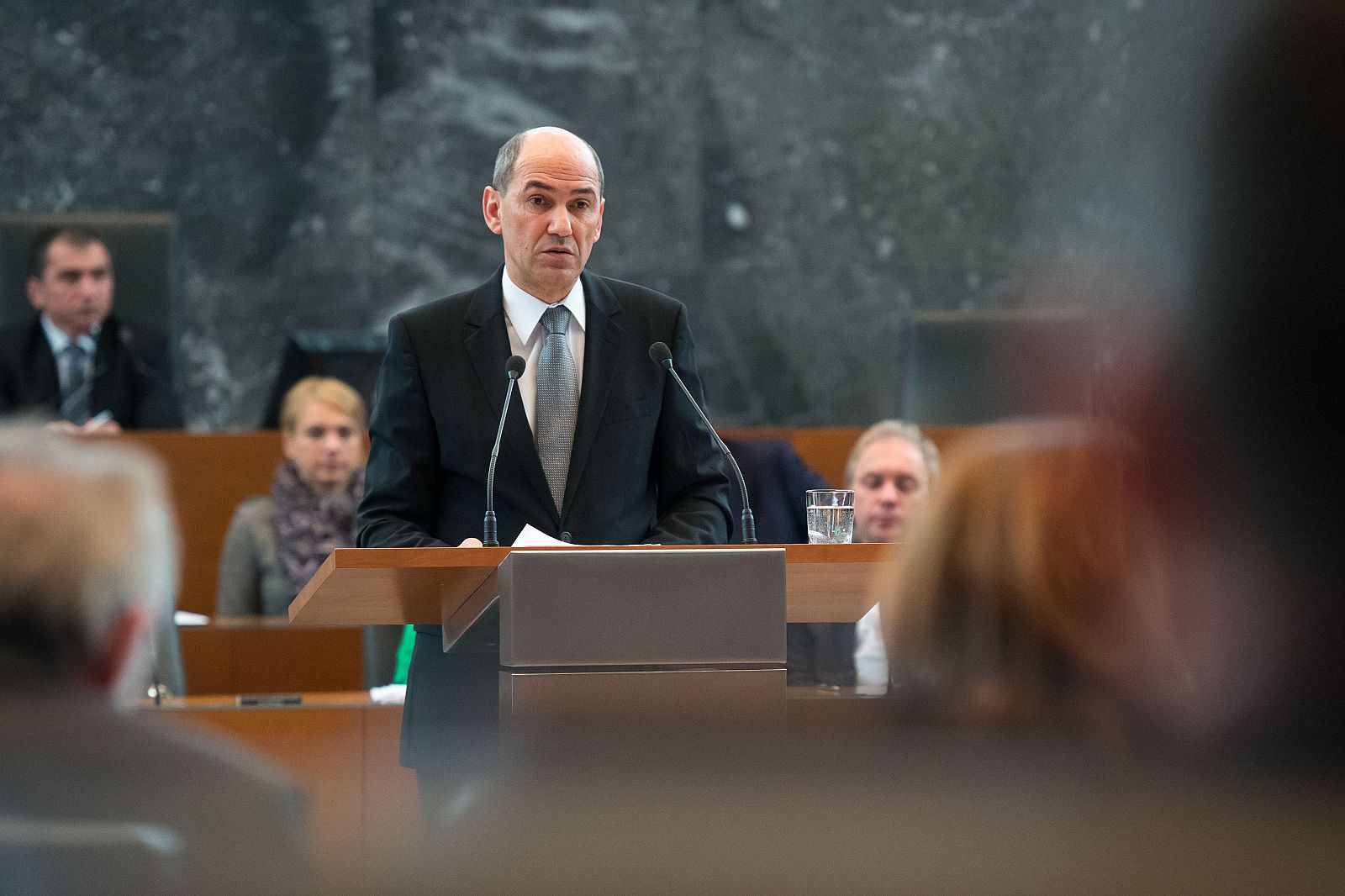 El destituido primer ministro de Eslovenia, Janez Jansa, durante su intervención en el Parlamento