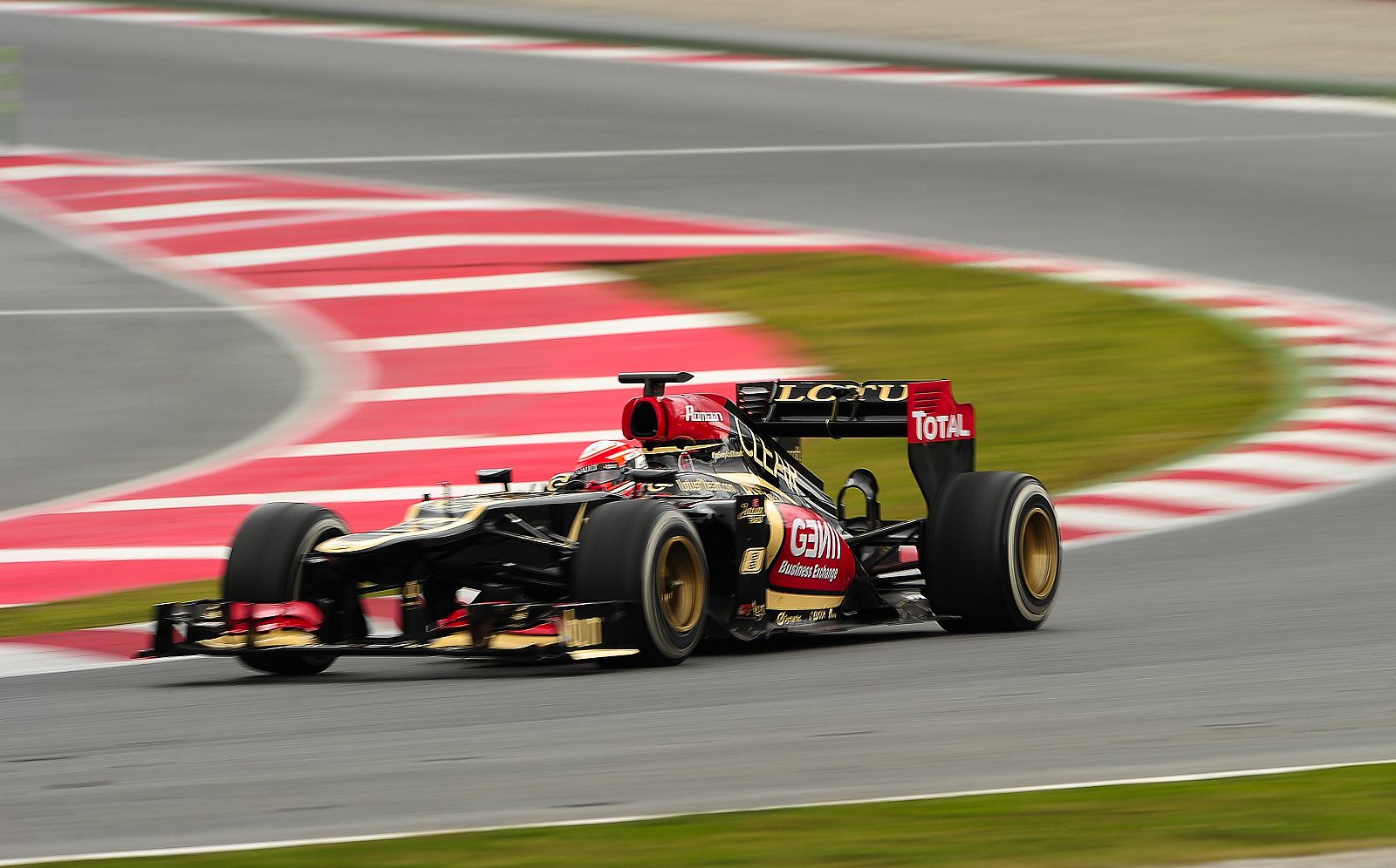 Imagen del piloto de Lotus Romain Grosjean durante los test de Montmeló.