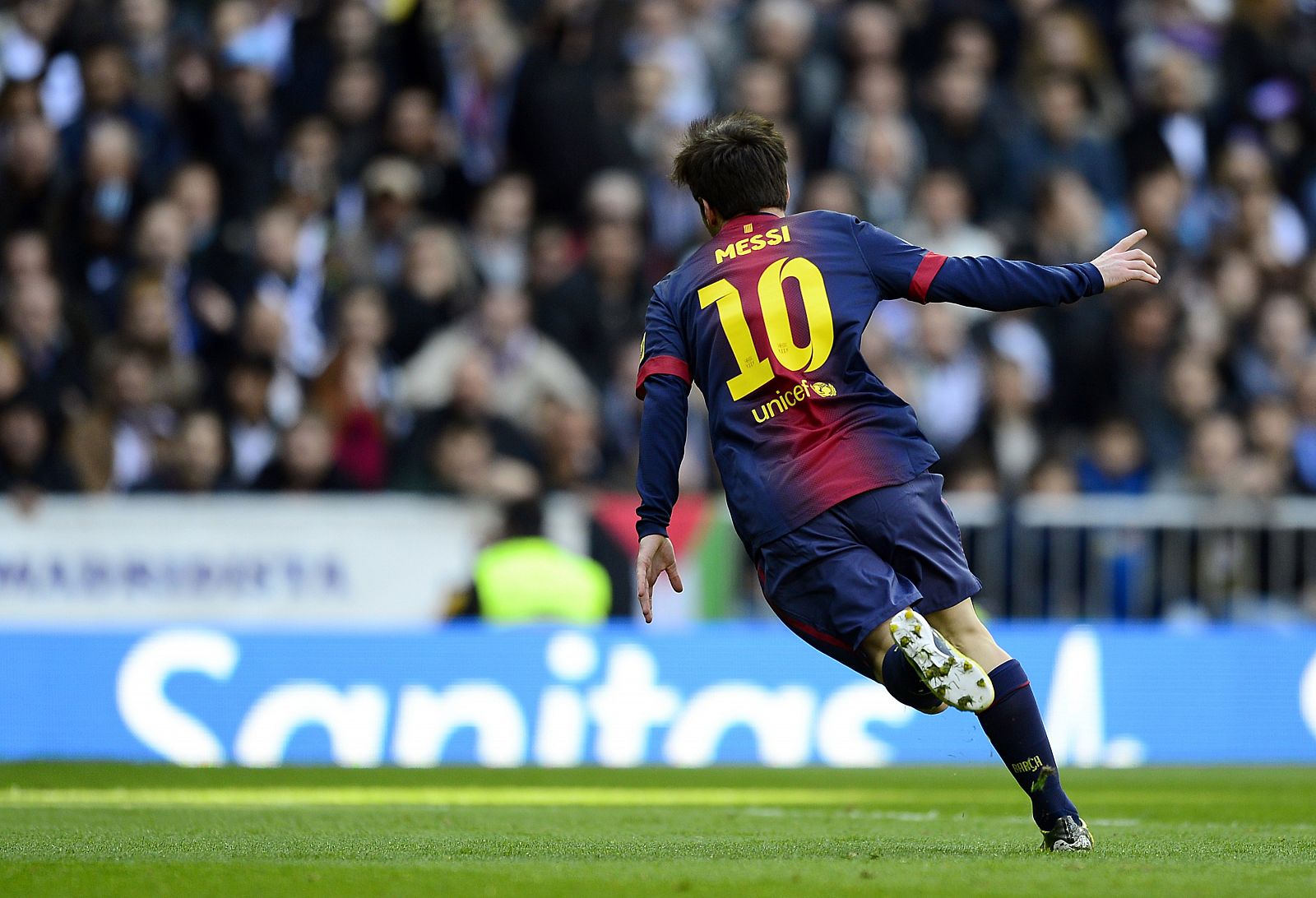 Lionel Messi celebra el gol del empate (1-1) ante el Real Madrid.