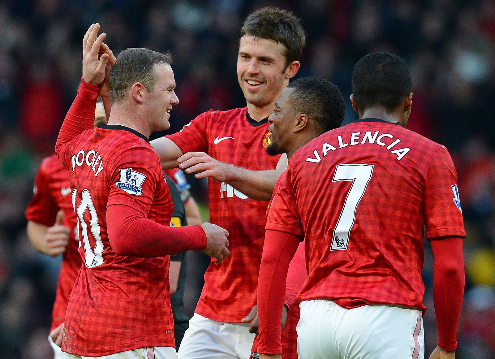 Los jugadores del Manchester United celebran el gol de Rooney.