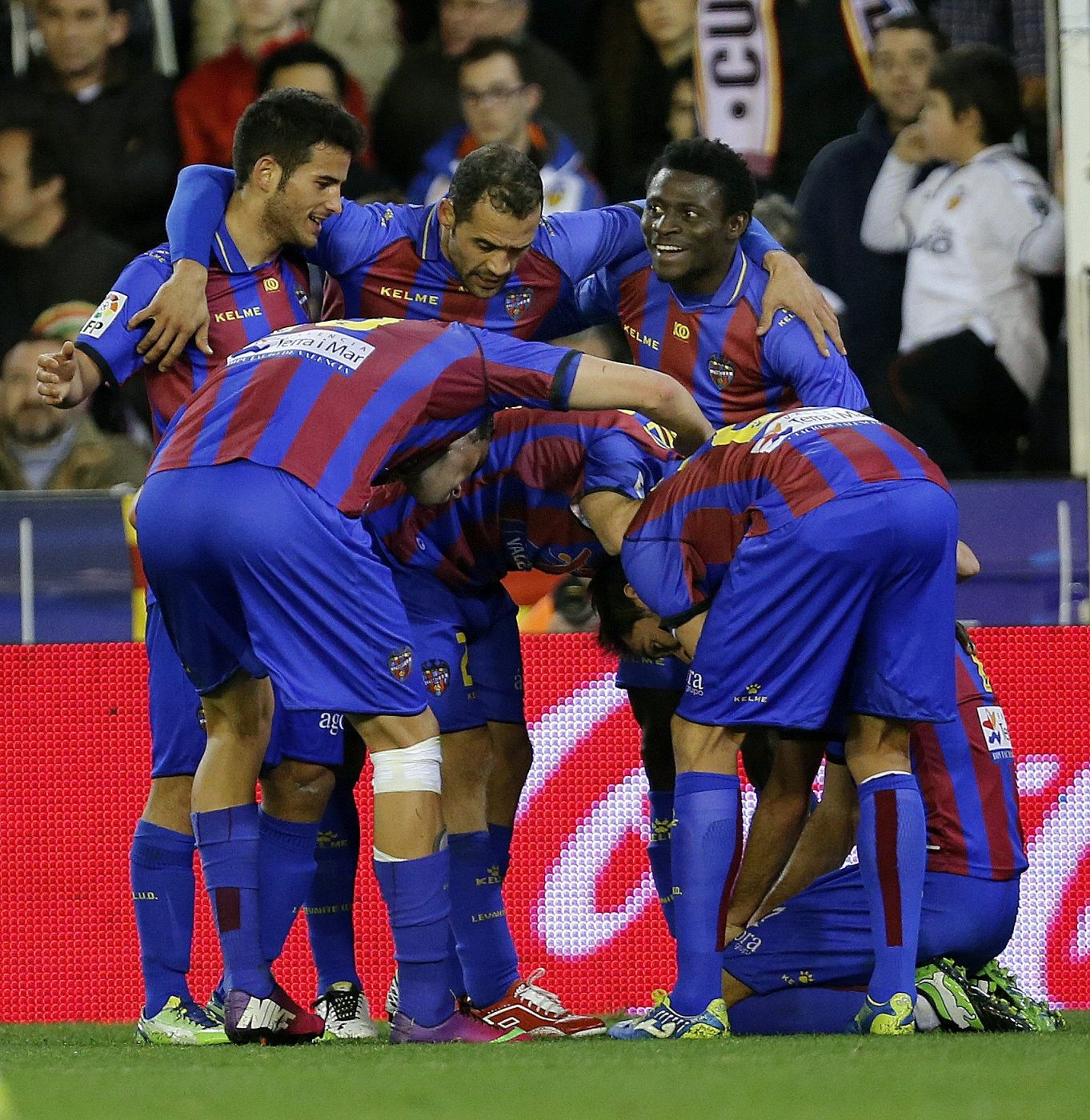 Los jugadores del Levante celebran un gol en un encuentro de Liga
