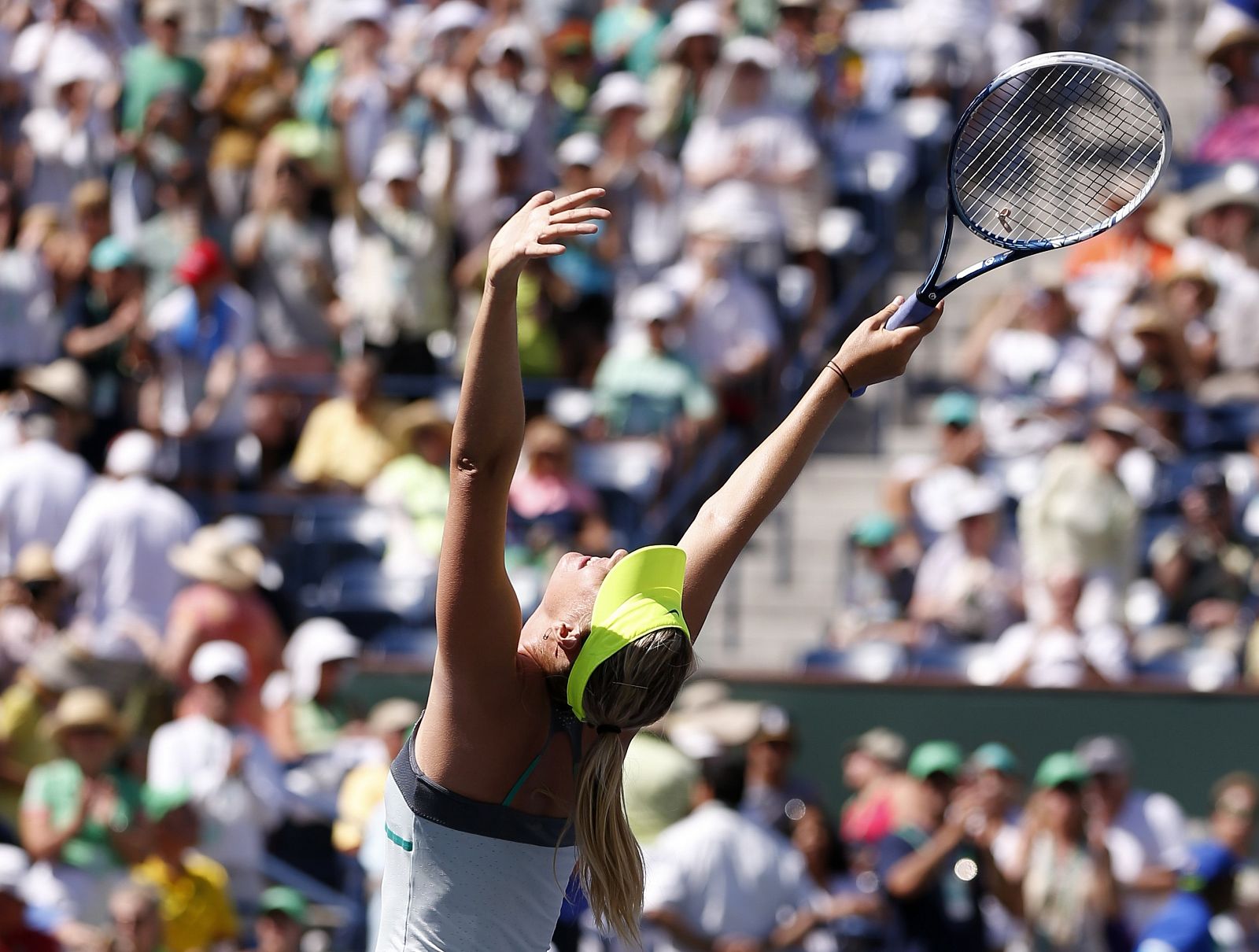 Maria Sharapova celebra su victoria sobre Caroline Wozniacki en la final de Indian Wells