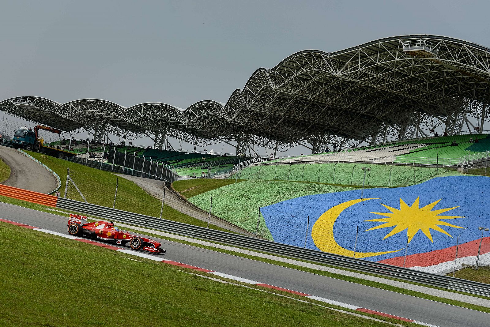 Alonso, en los entrenamientos del Gran Premio de Malasia