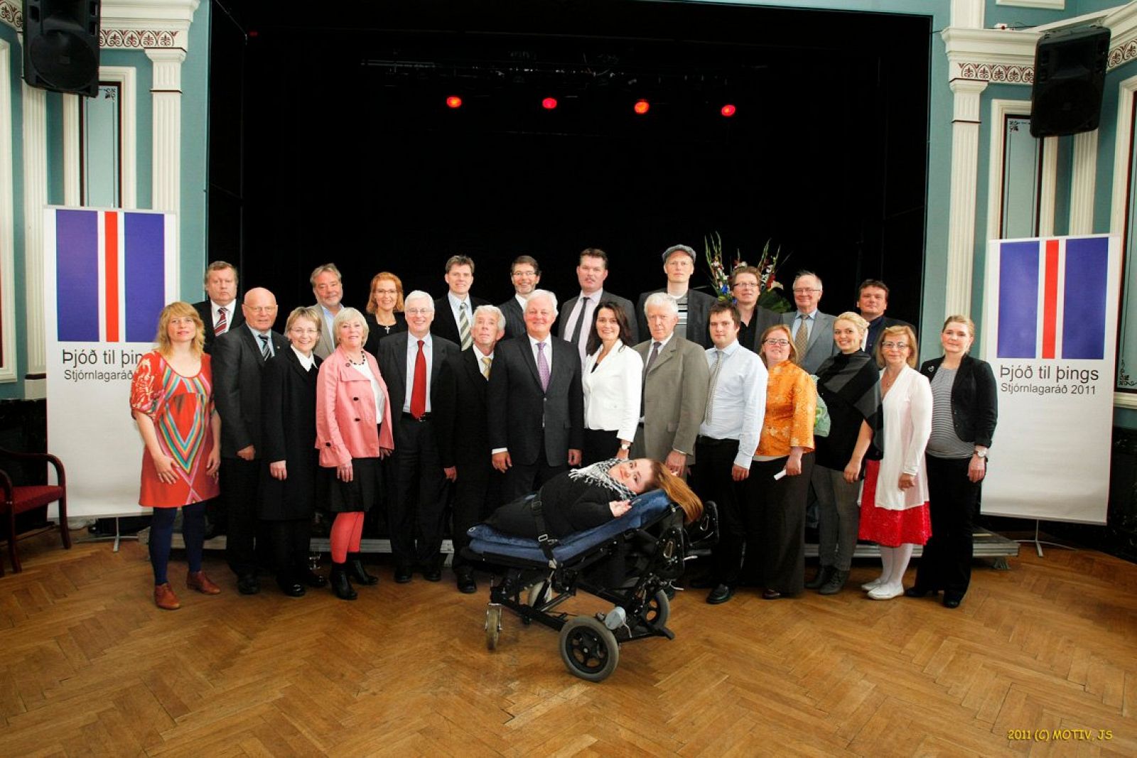 Los 25 miembros del Consejo Constitucional islandés.