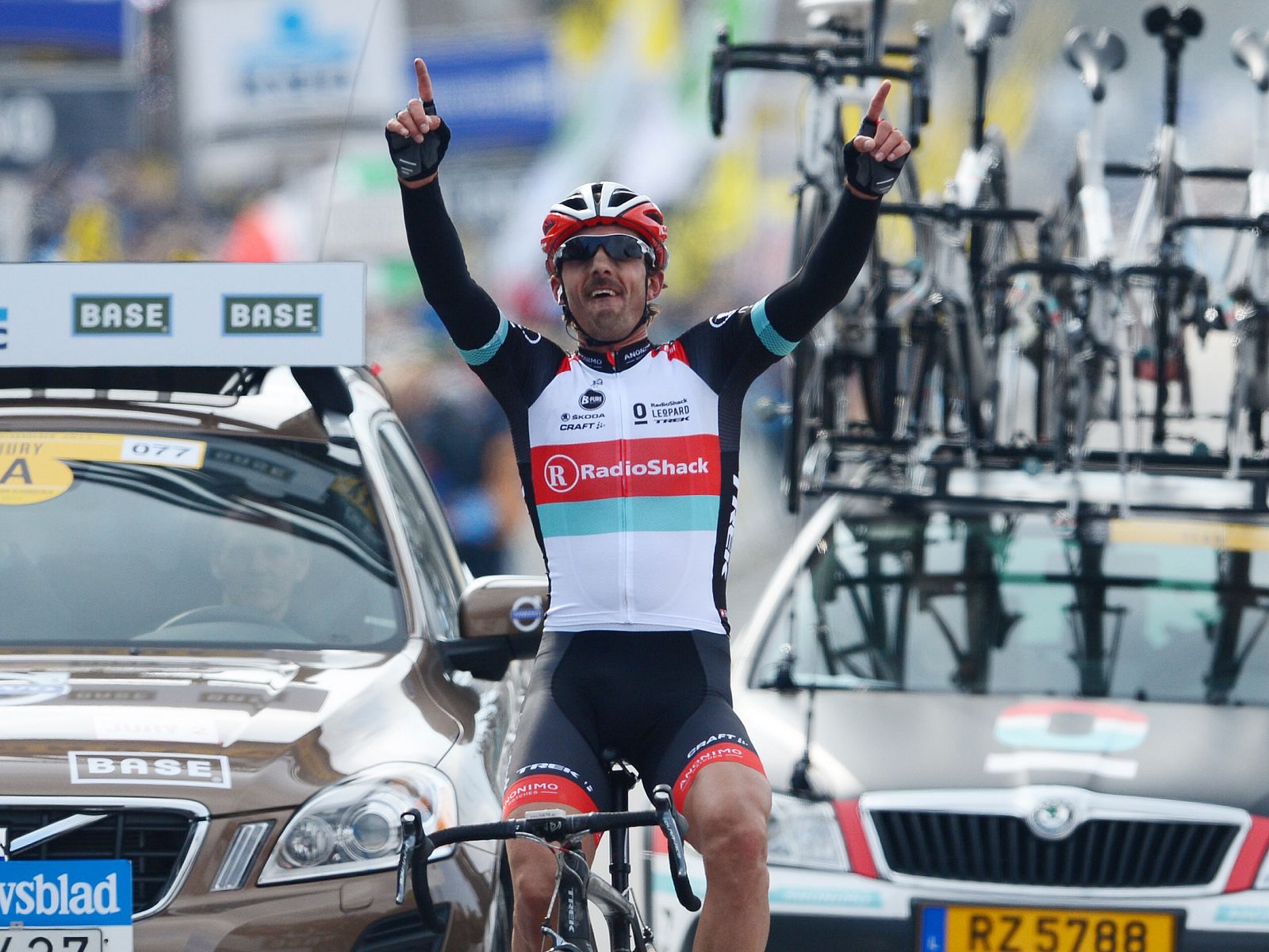 Imagen del suizo Fabian Cancellara entrando en la meta de Oudenaarde.