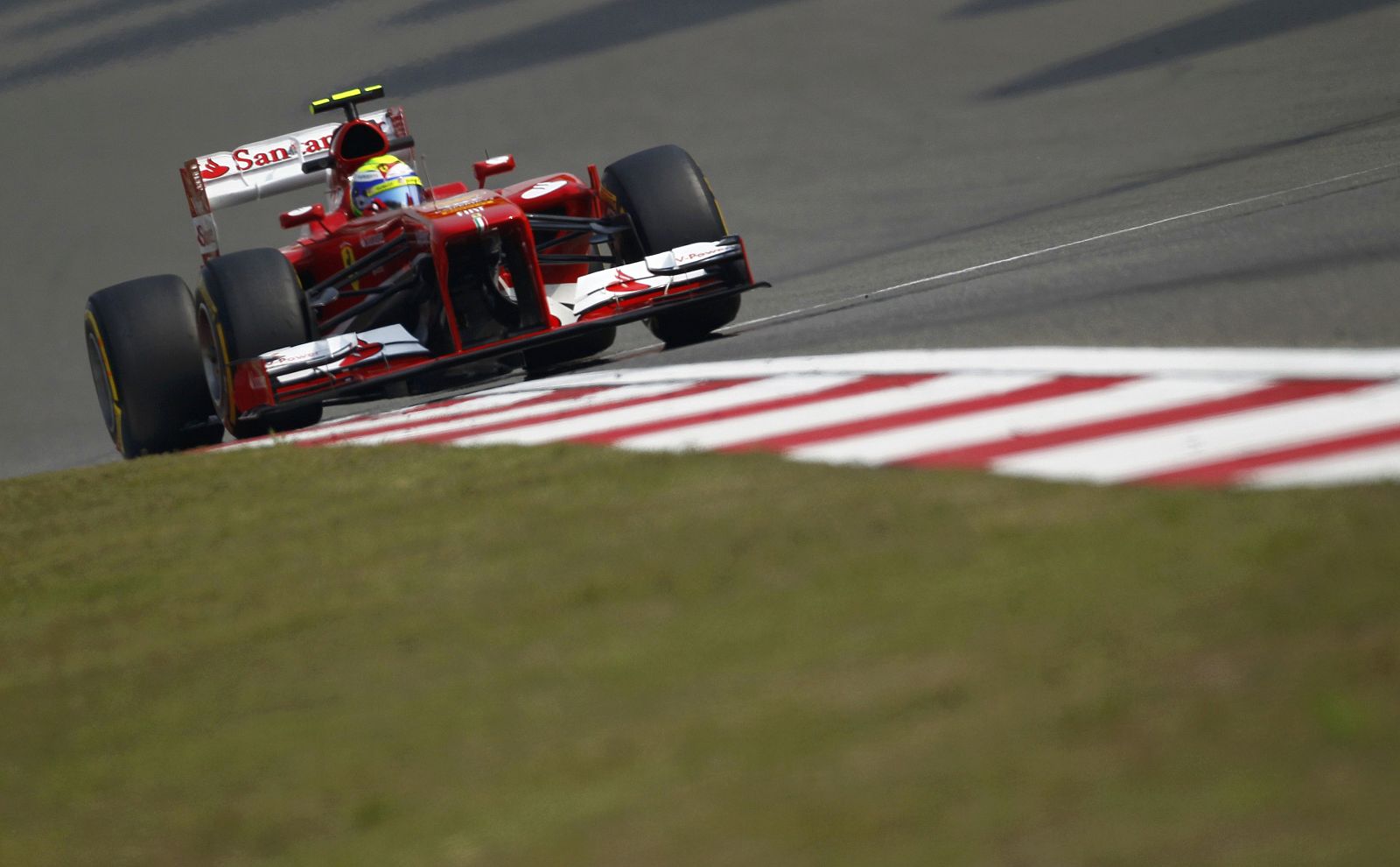 Felipe Massa, piloto de Ferrari, mejor tiempo en los libres en el circuito de Shangái