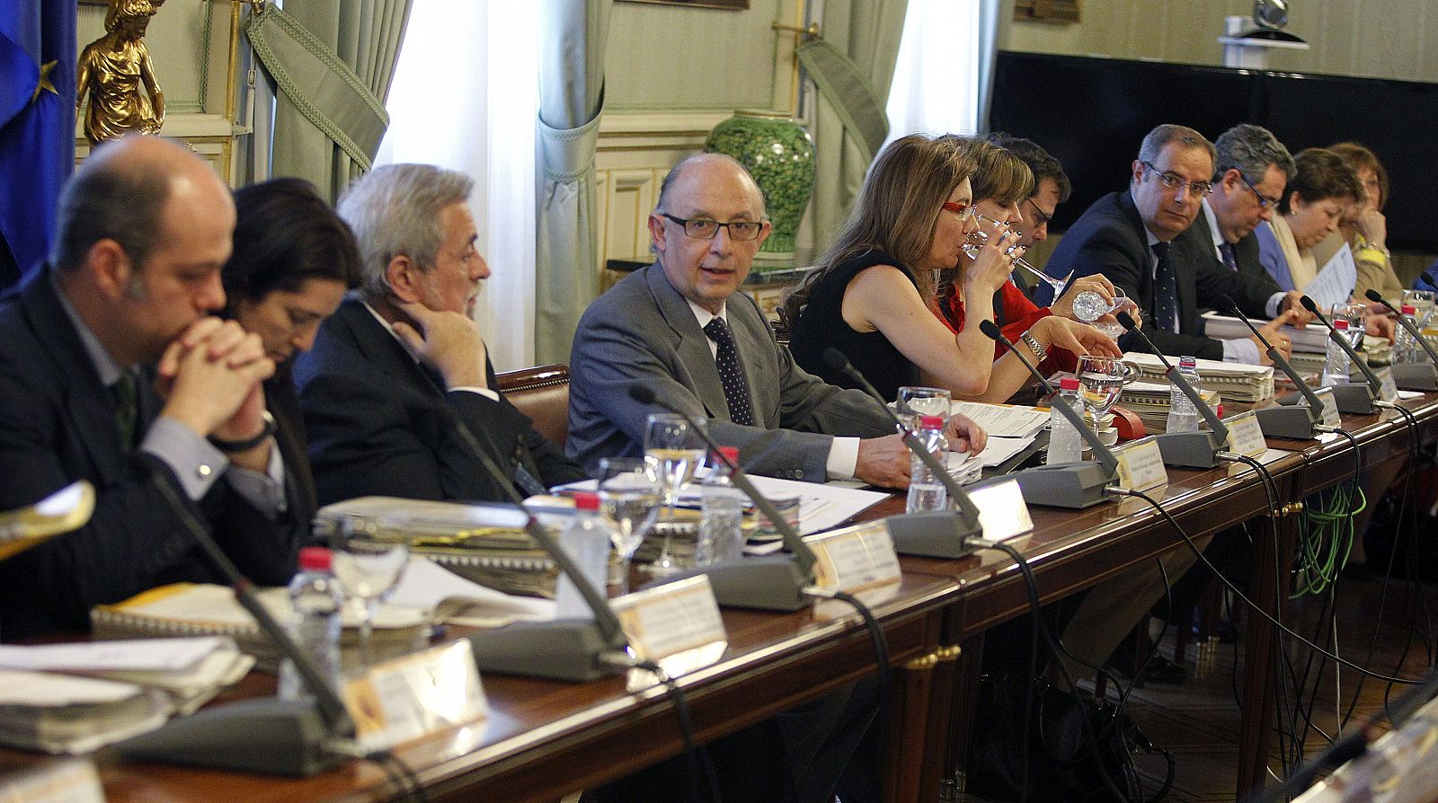 Cristóbal Montoro durante la reunión que ha mantenido con los representantes de las entidades locales para analizar las cuentas de los ayuntamientos