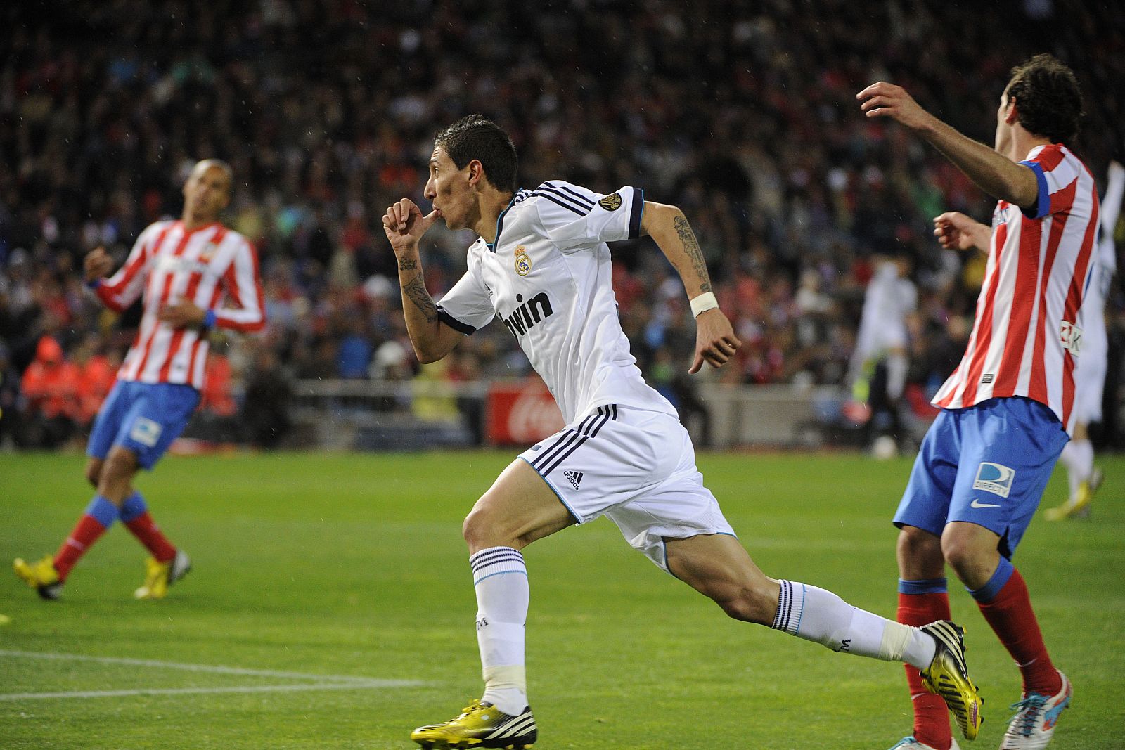 Ángel di María celebra el segundo gol del Madrid contra el Atlético