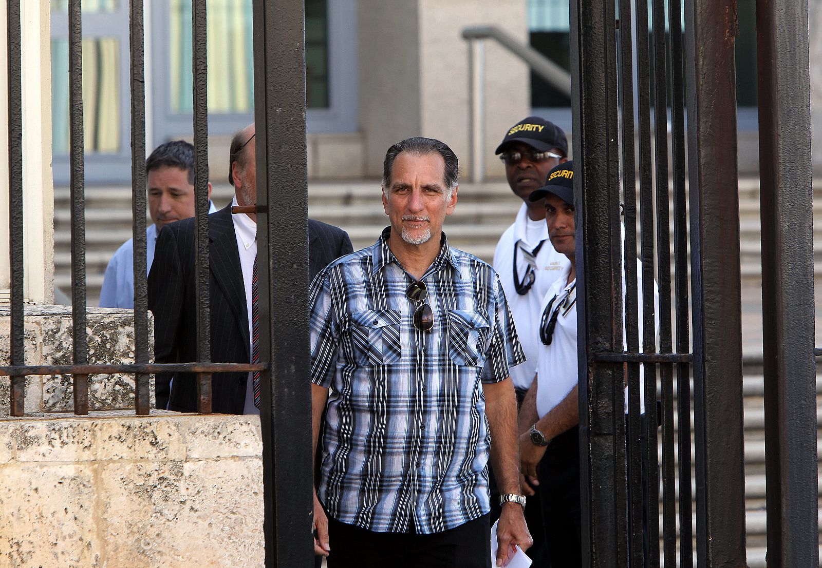 René González, uno de "Los Cinco" condenados por espinoaje en EE.UU., tras presentar su renuncia en La Habana