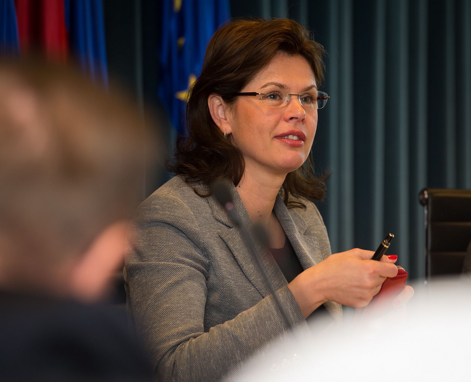 La primera ministra de Eslovenia Alenka Bratusek presenta el plan de estabilidad y reformas