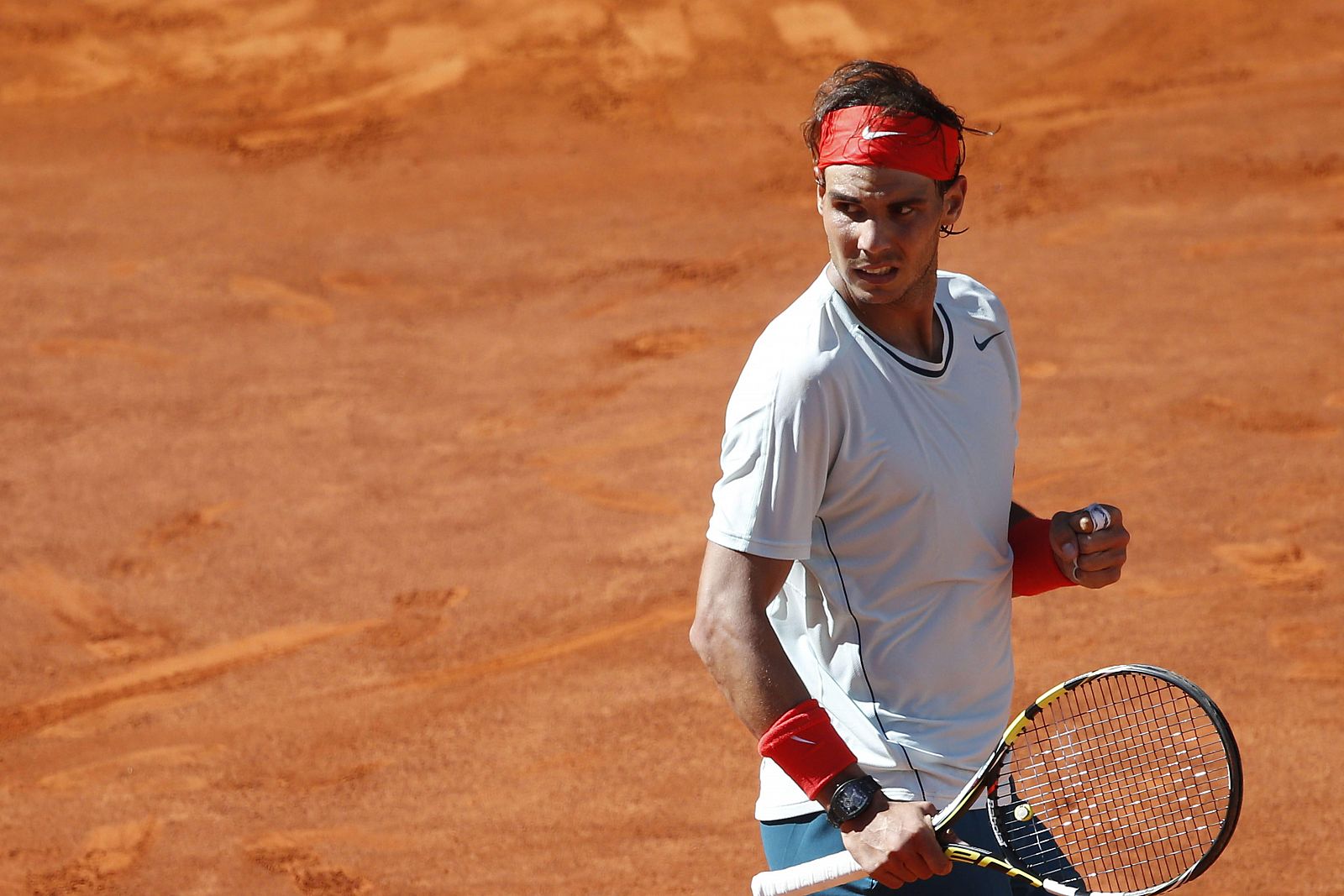El tenista español Rafael Nadal celebra un punto durante el partido.