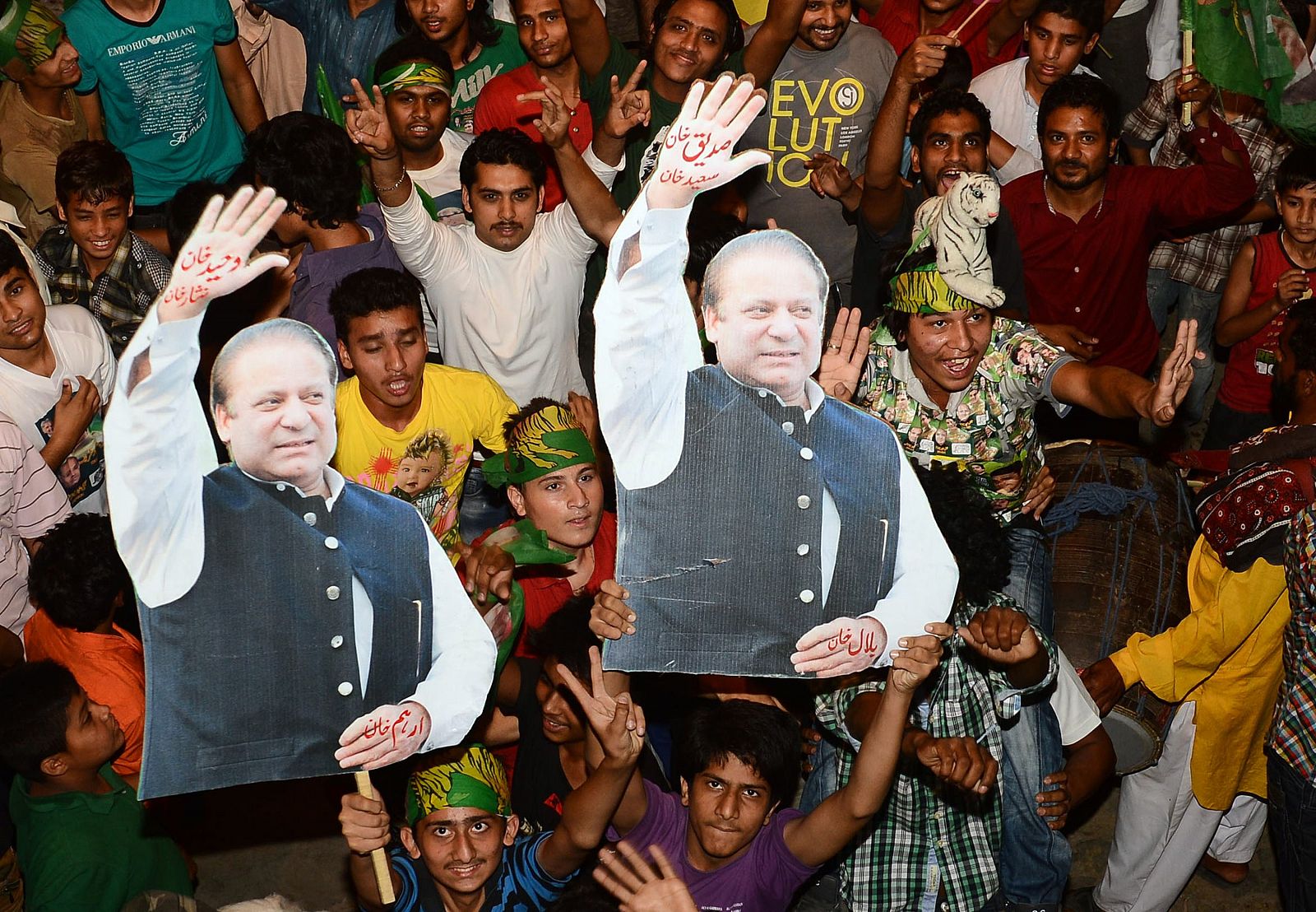 Partidarios de Nawaz Sharif celebran su triunfo en Pakistán