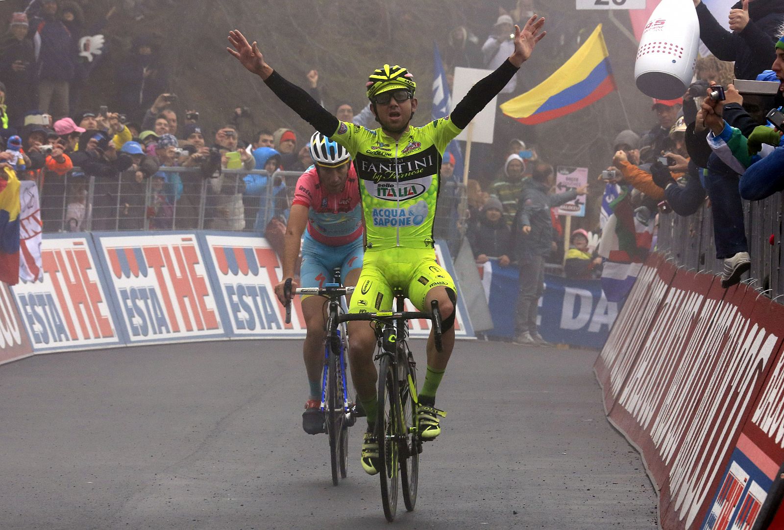 Mauro Santambrogio celebra la victoria ante Nibali.