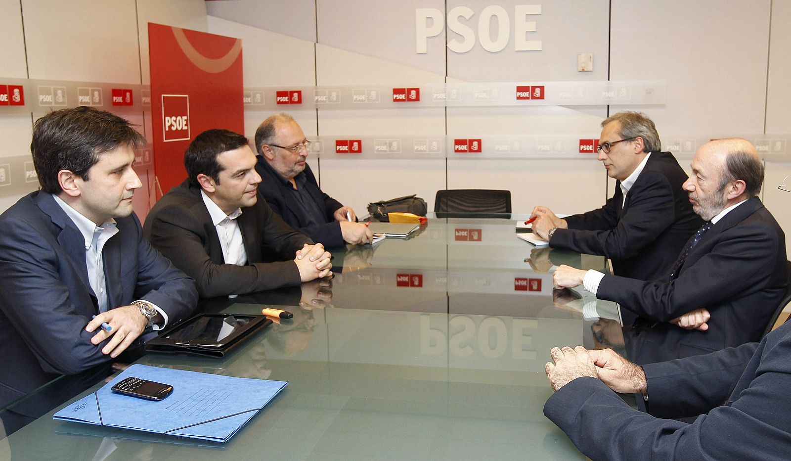 Rubalcaba se reúne con el líder del partido griego Syriza