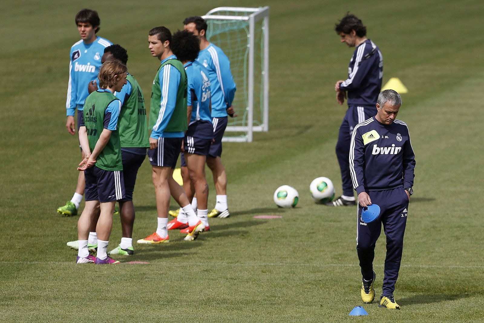 Imagen de un entrenamiento del Real Madrid, con José Mourinho en primer plano