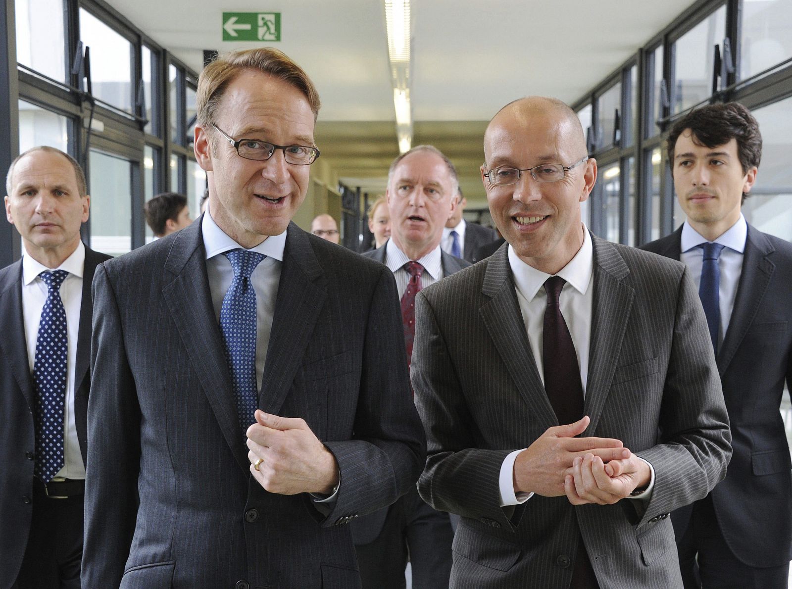 El presidente del Bundesbank, Jens Weidmann, y el miembro del Consejo Ejecutivo del BCE, Joerg Asmussen, llegan al TC