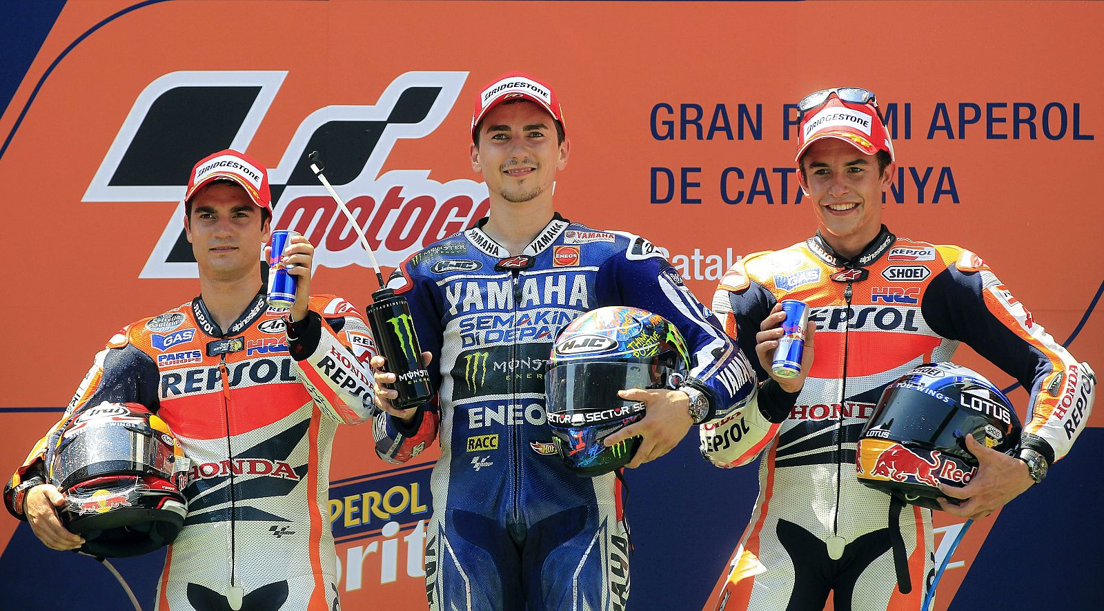 Jorge Lorenzo escoltado por Dani Pedrosa y Marc Márquez en el podio de Montmeló.