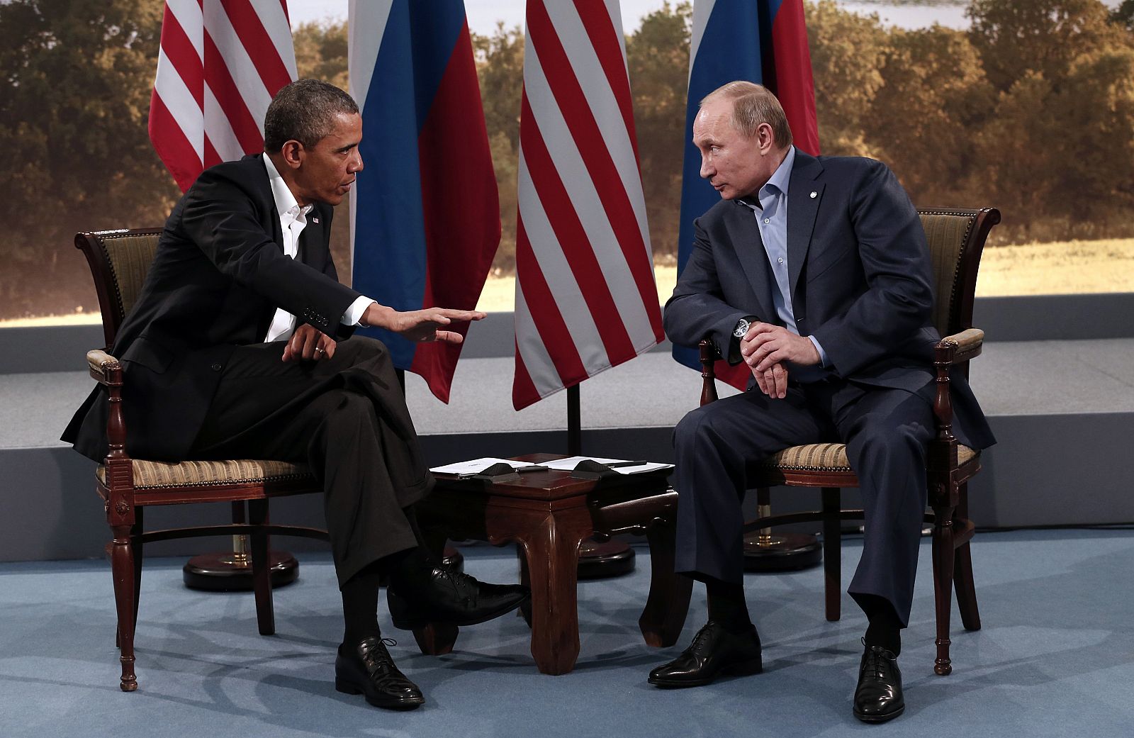 El presidente de EE.UU., Barack Obama, con su homólogo ruso, Vladimir Putin, en su encuentro en la cumbre del G8 en Enniskillen, Irlanda del Norte.