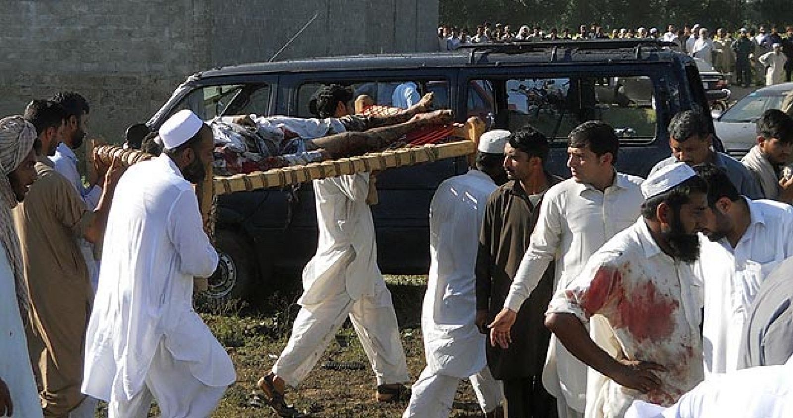 Mueren al menos 30 personas en un atentado durante un funeral en Pakistán