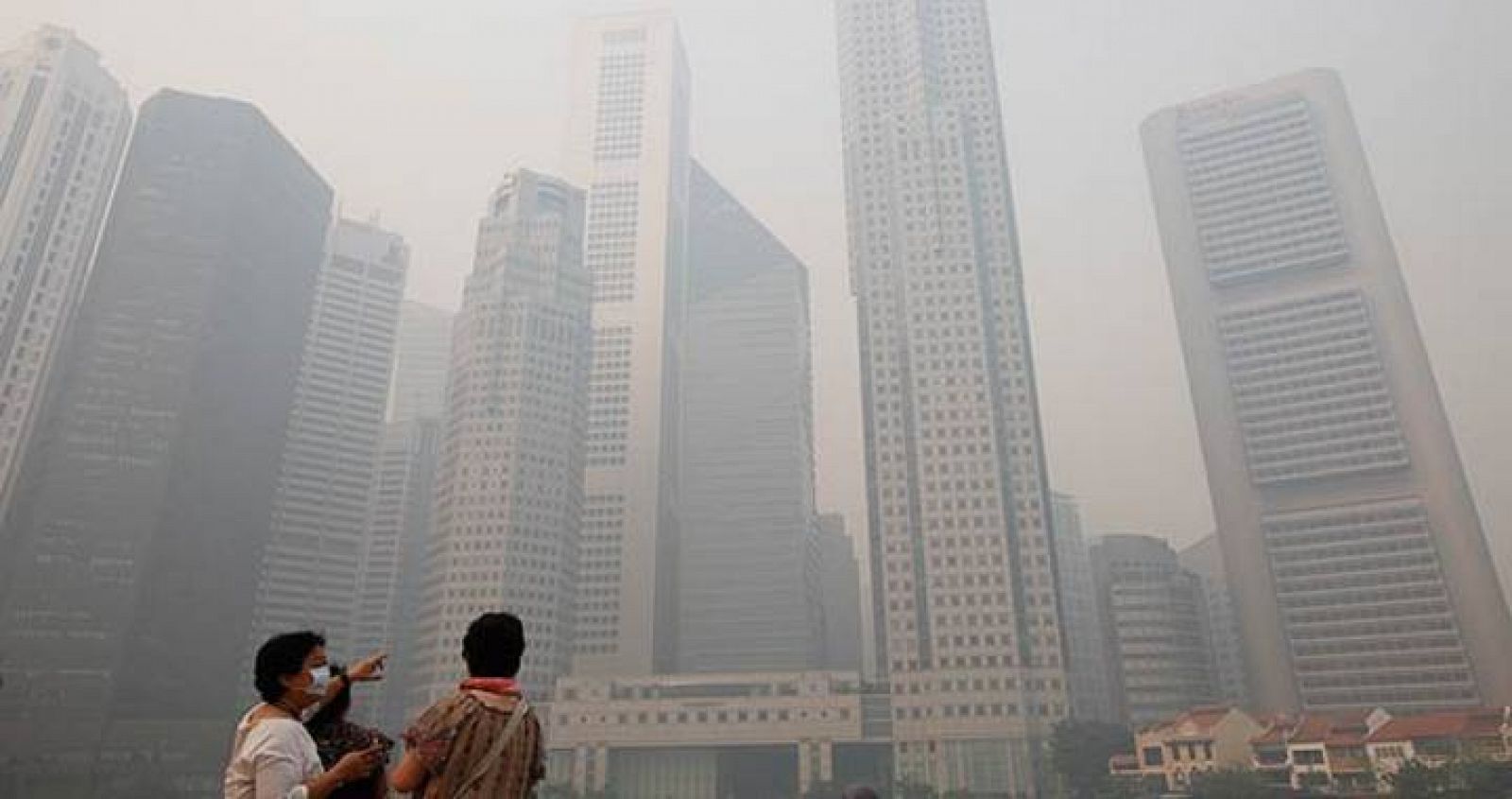 La contaminación del aire en Singapur ha sobrepasado los niveles considerados "peligrosos"