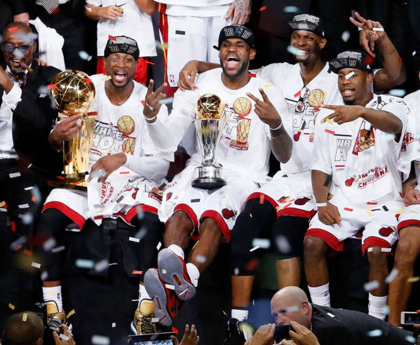 miseria Adaptado espontáneo Miami gana la NBA a unos exhaustos Spurs | RTVE.es