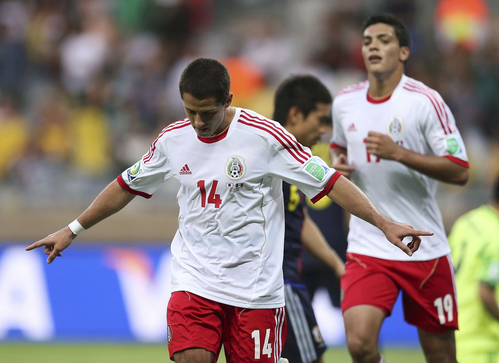 'Chicharito' Hernández celebra su segundo gol a Japón.