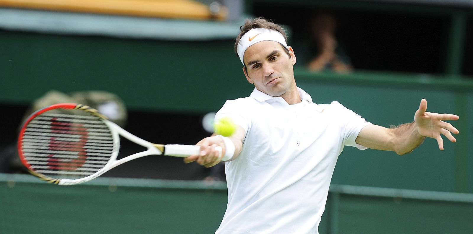 El tenista suizo Roger Federer se enfrenta al rumano Víctor Hanescu