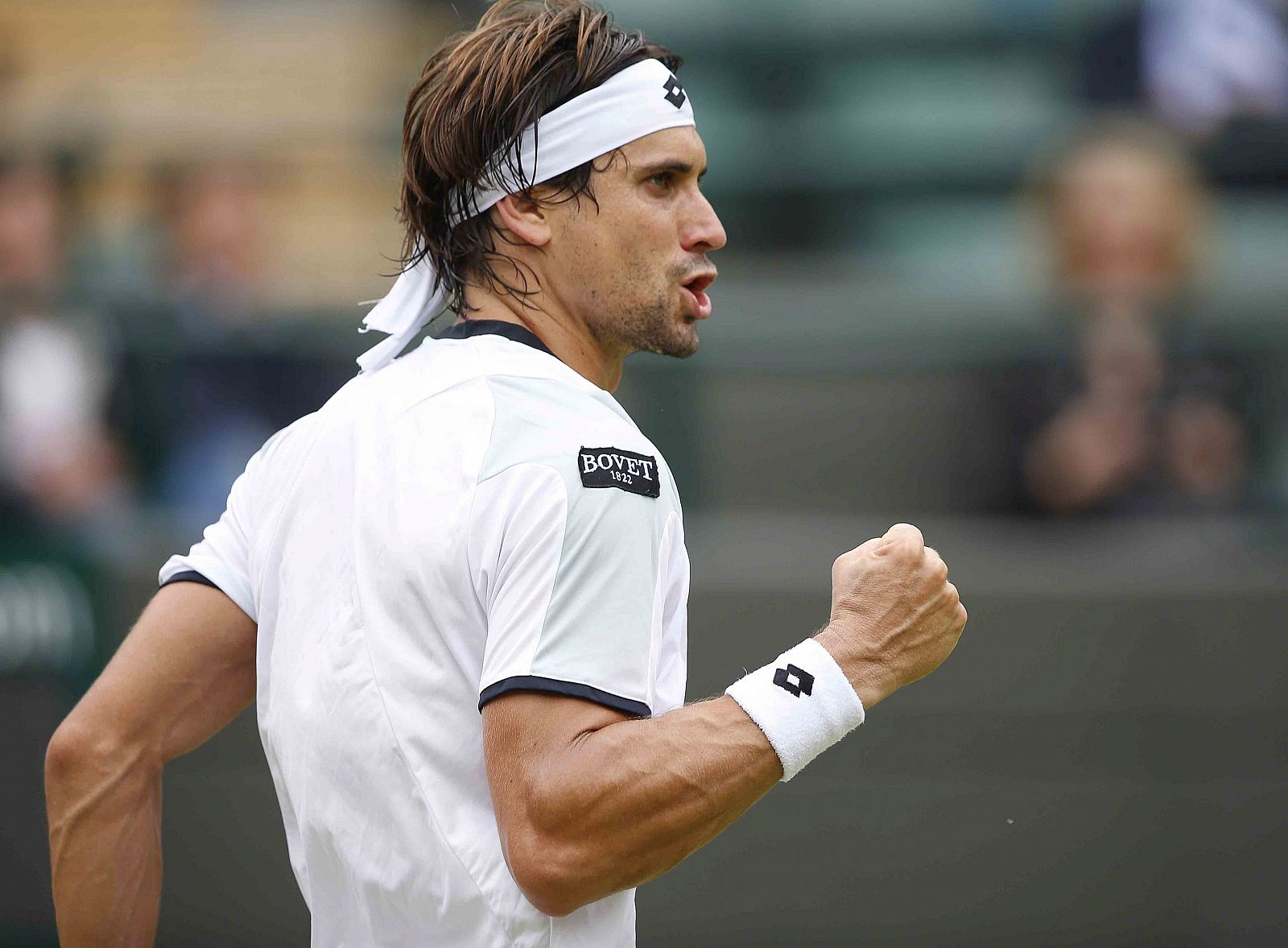 El tenista español David Ferrer reacciona durante un partido de segunda ronda del torneo de tenis de Wimbledon
