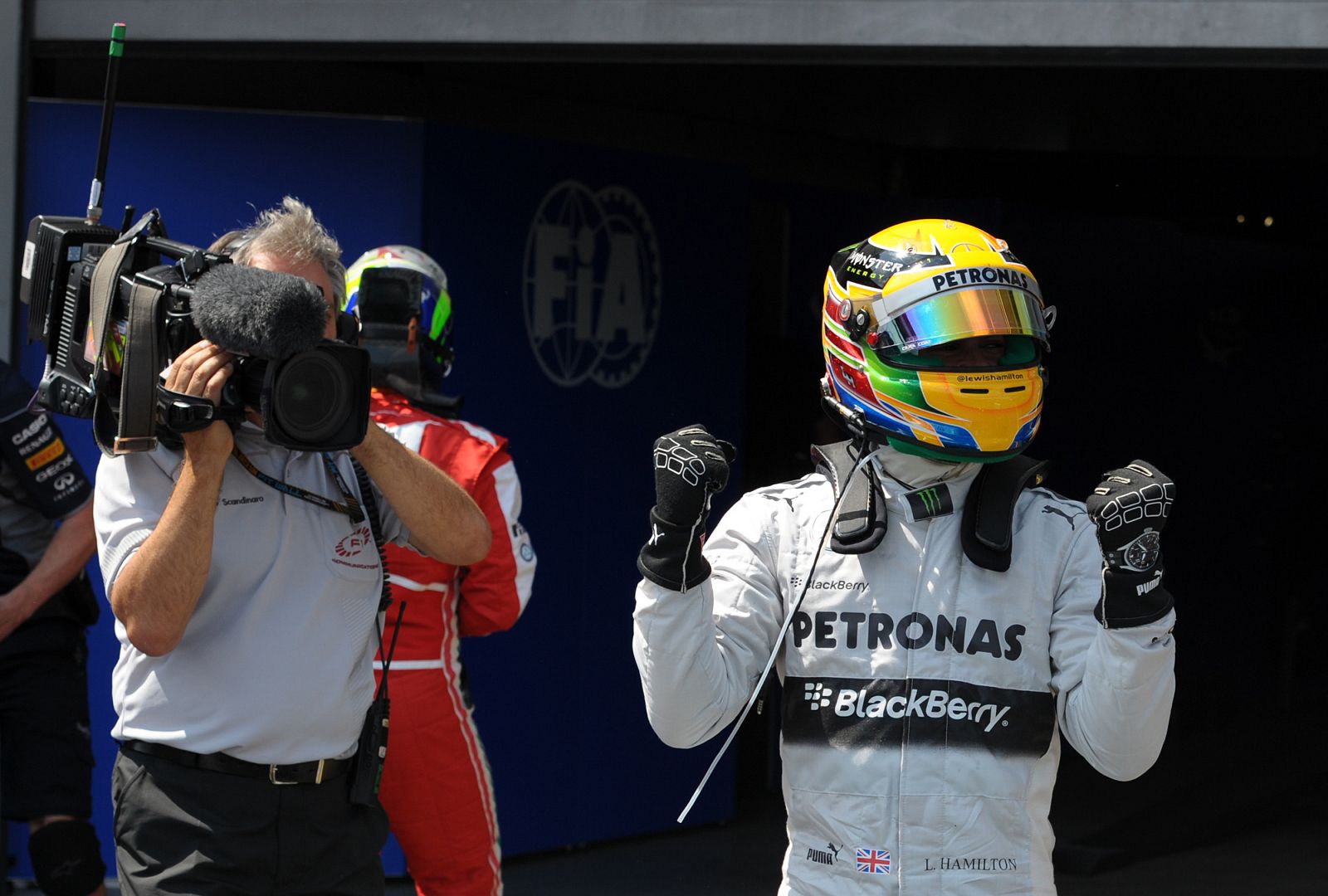 Lewis Hamilton celebra su 'pole'