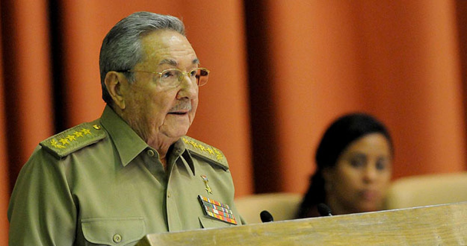 El presidente cubano, Raúl Castro, pronunciando un discurso durante la clausura de la primera sesión anual de la Asamblea Nacional, en el Palacio de Convenciones de La Habana, Cuba.