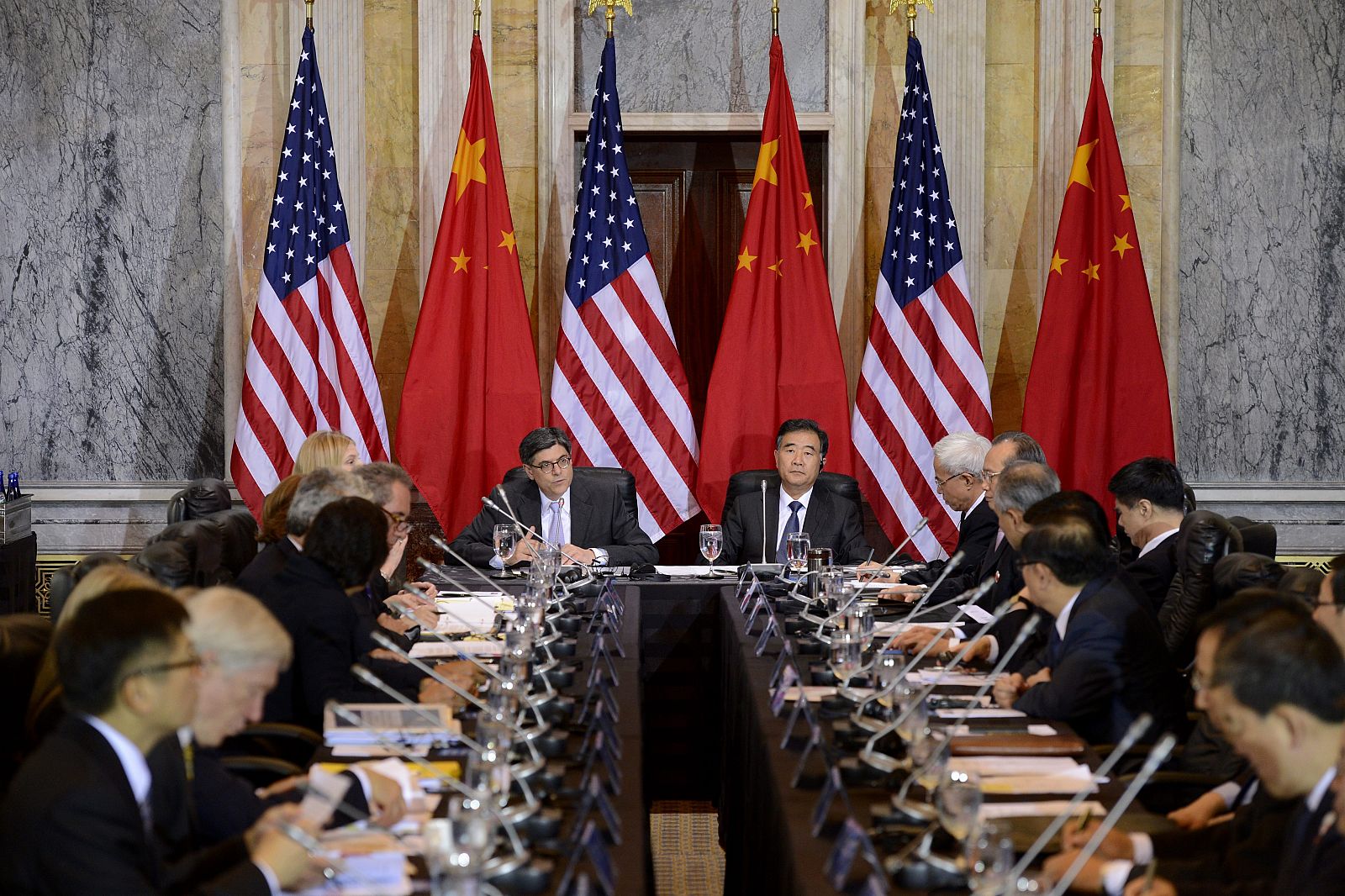 El secretario del tesoro de Estados Unidos Jack Lew participa junto al vicpresidente de China Wang Yang este jueves en una sesión del Diálogo Estratégico y Económico China-EE.UU.