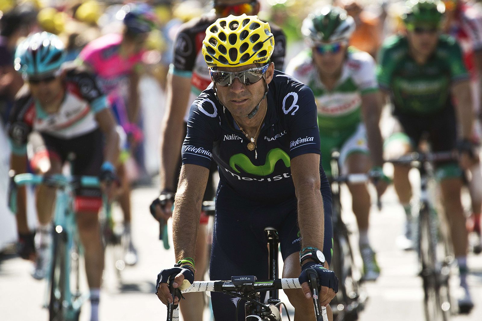 Alejandro Valverde entra en meta al término de la 13ª etapa.