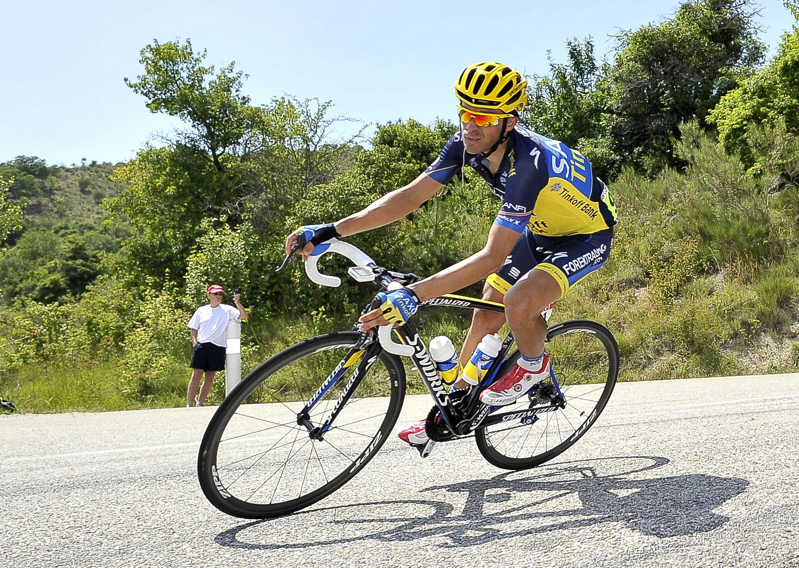 El ciclista español Alberto Contador, del Saxo Tinkoff, rueda durante la décimo sexta etapa del Tour de Francia.