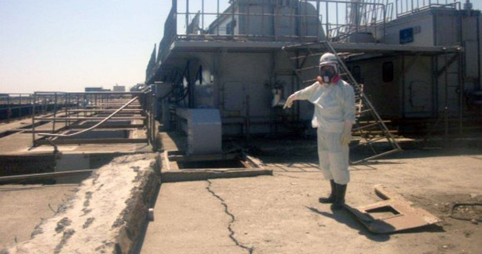 Grieta en el suelo de la central nuclear de Fukushima