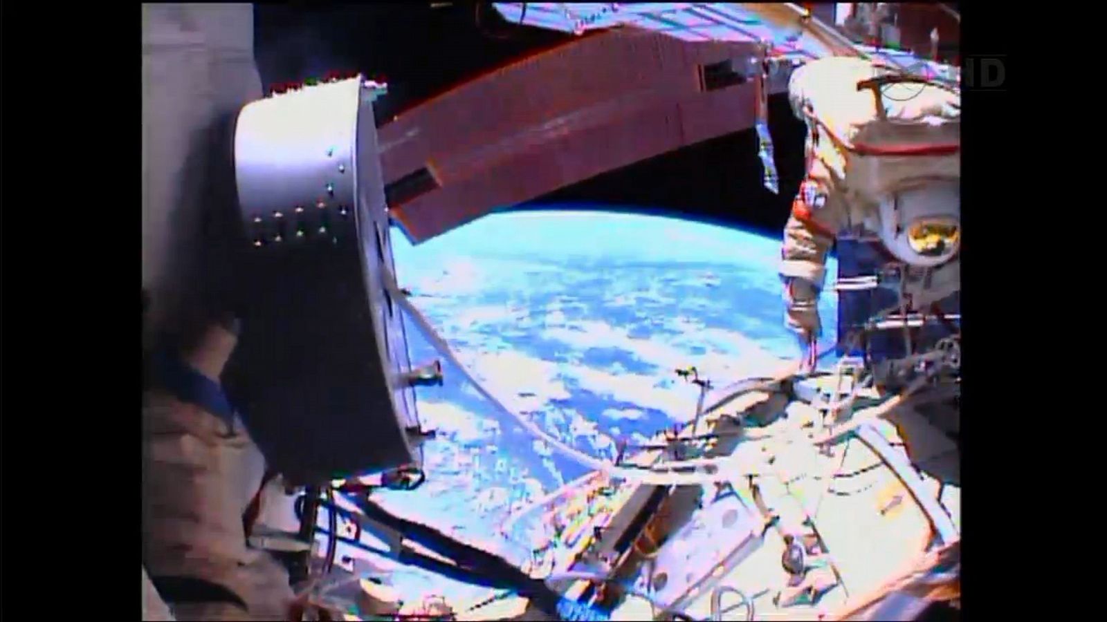 Fyodor Yurchikhin y Alexander Misurkin trabajando fuera de la Estación Espacial Internacional el 16 de agosto.