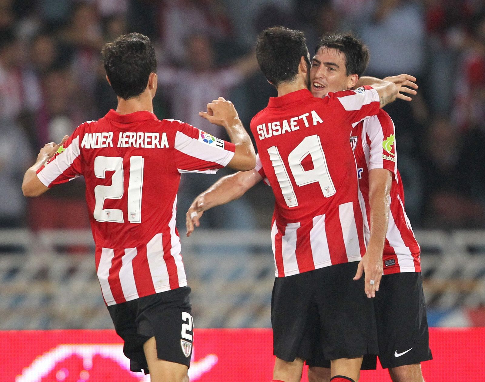 Los jugadores del Athletic de Bilbao celebran el primer gol ante Osasuna.