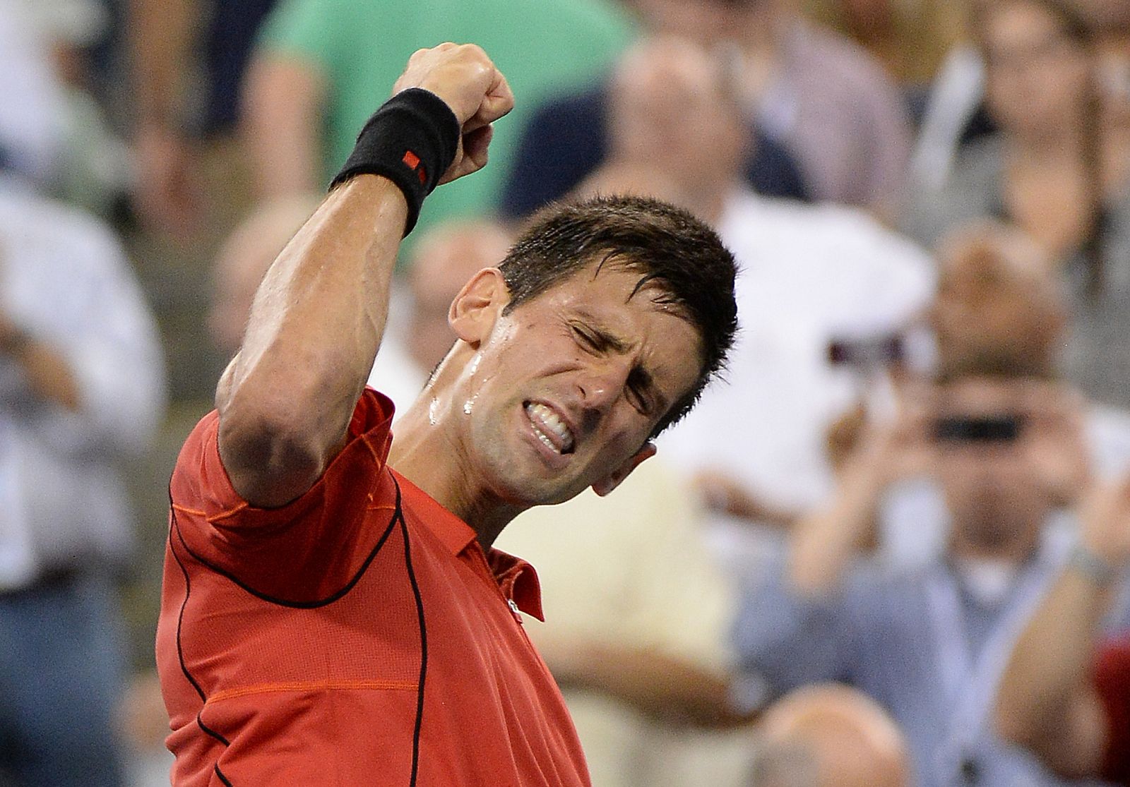 El serbio Novak Djokovic celebra su victoria sobre Ricardas Berankis.