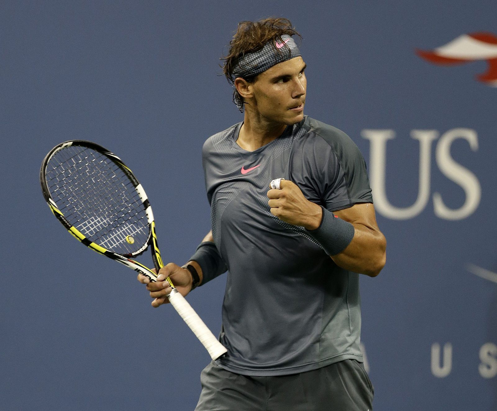 Rafael Nadal reacciona durante el partido de la cuarta jornada del Abierto de Tenis de Estados Unidos.