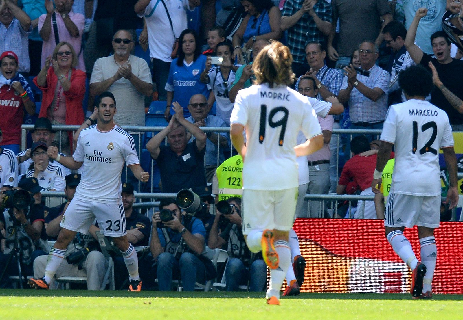 Isco Alarcón celebra uno de sus dos goles contra el Athletic