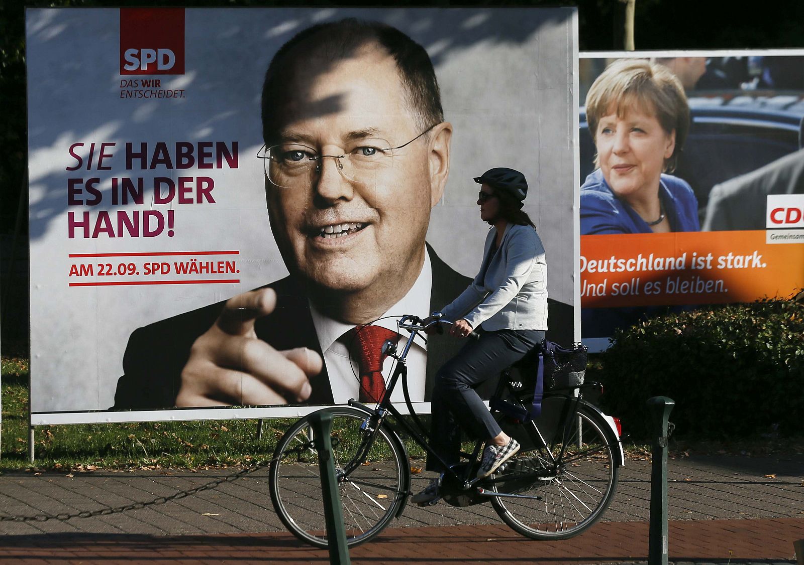 Al socialdemócrata Peer Steinbrück le quedan 18 días para da un vuelco a los sondeos