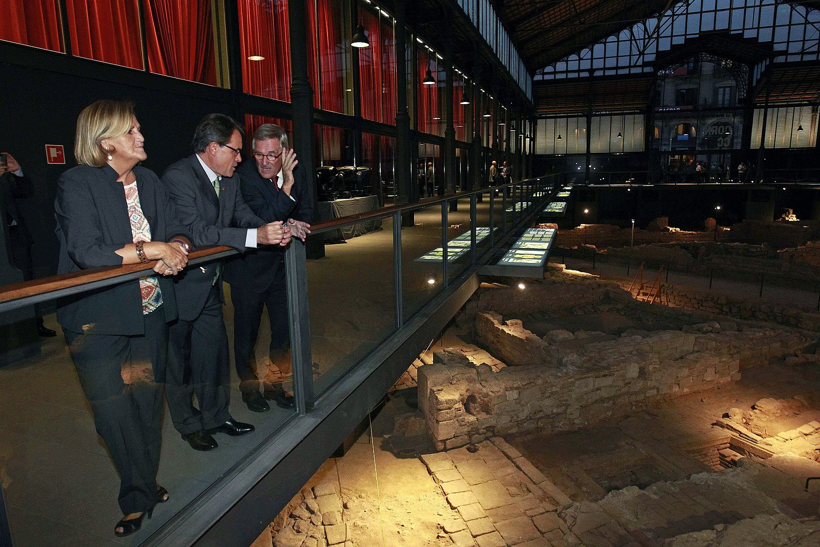 Artur Mas, Xavier Trias y De Gispert, durante la inauguración del Centro Cultural Born.