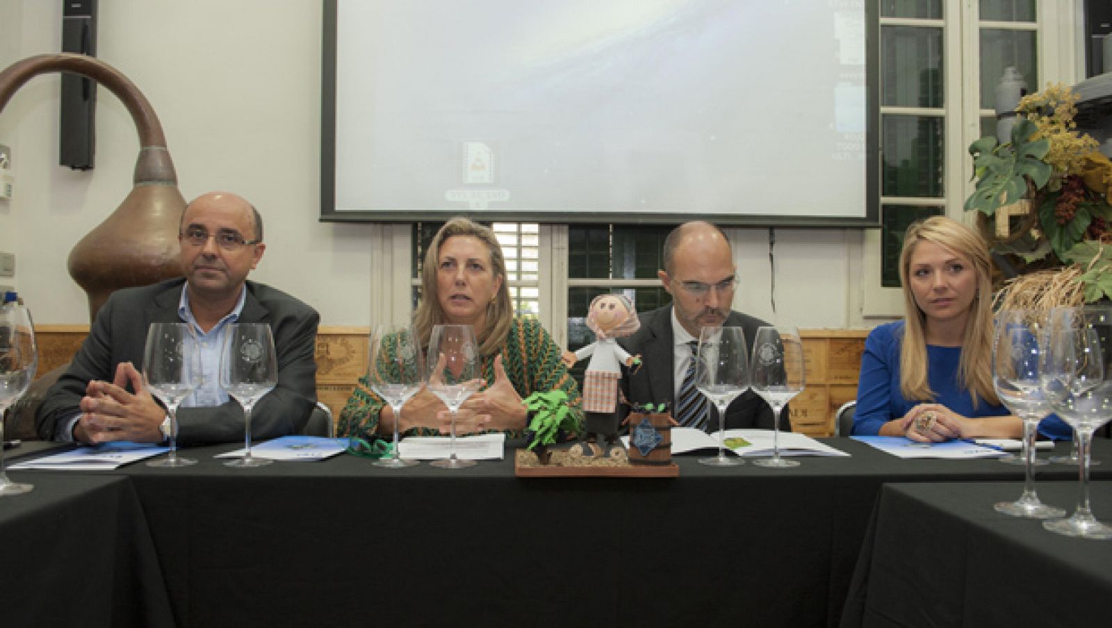 A la roda de premsa Francesc López, Ana Maria Bordas, Jordi Bort i Mertixell Falgueras