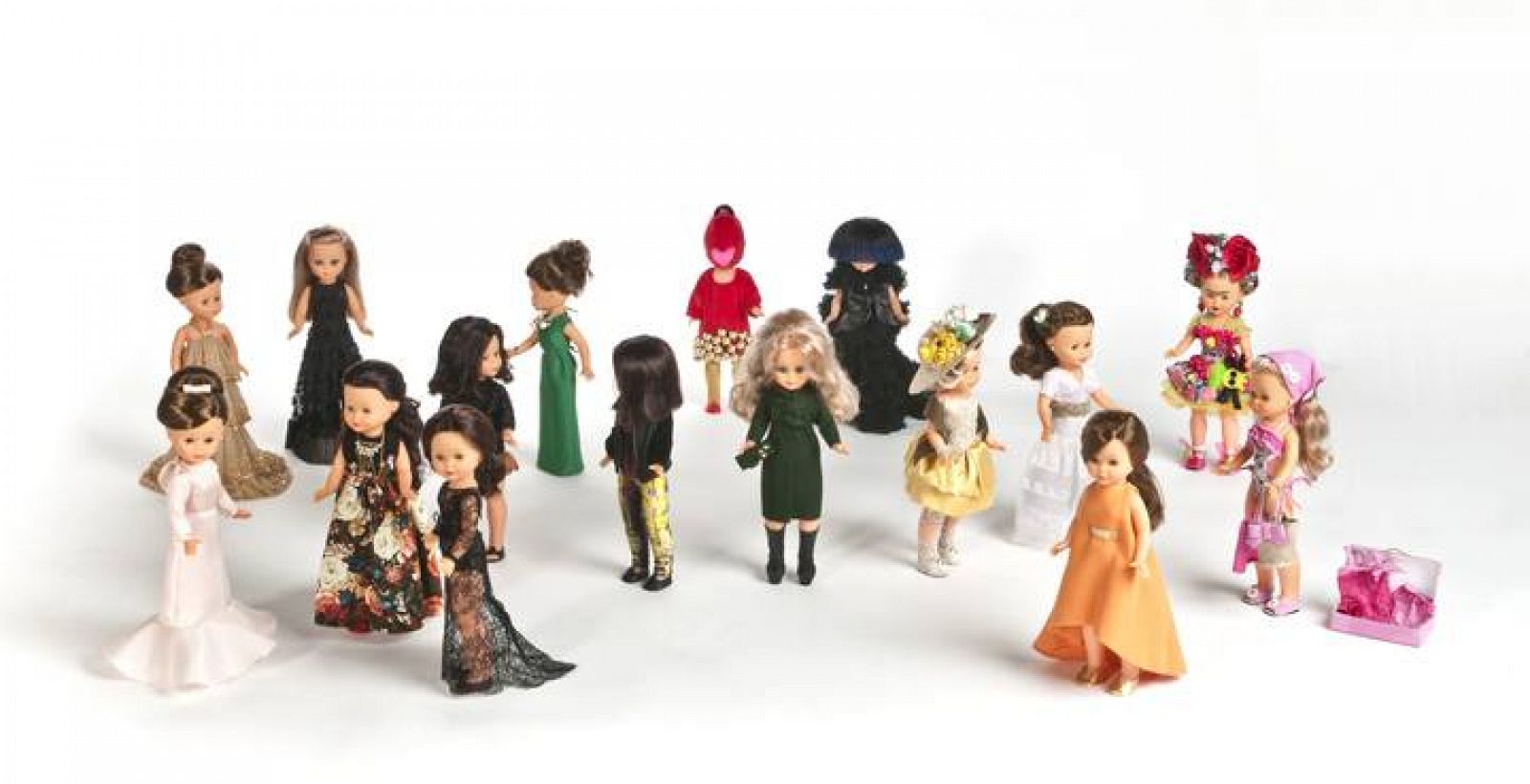 La muñeca Nancy con la moda de veinticinco diseñadores españoles.  