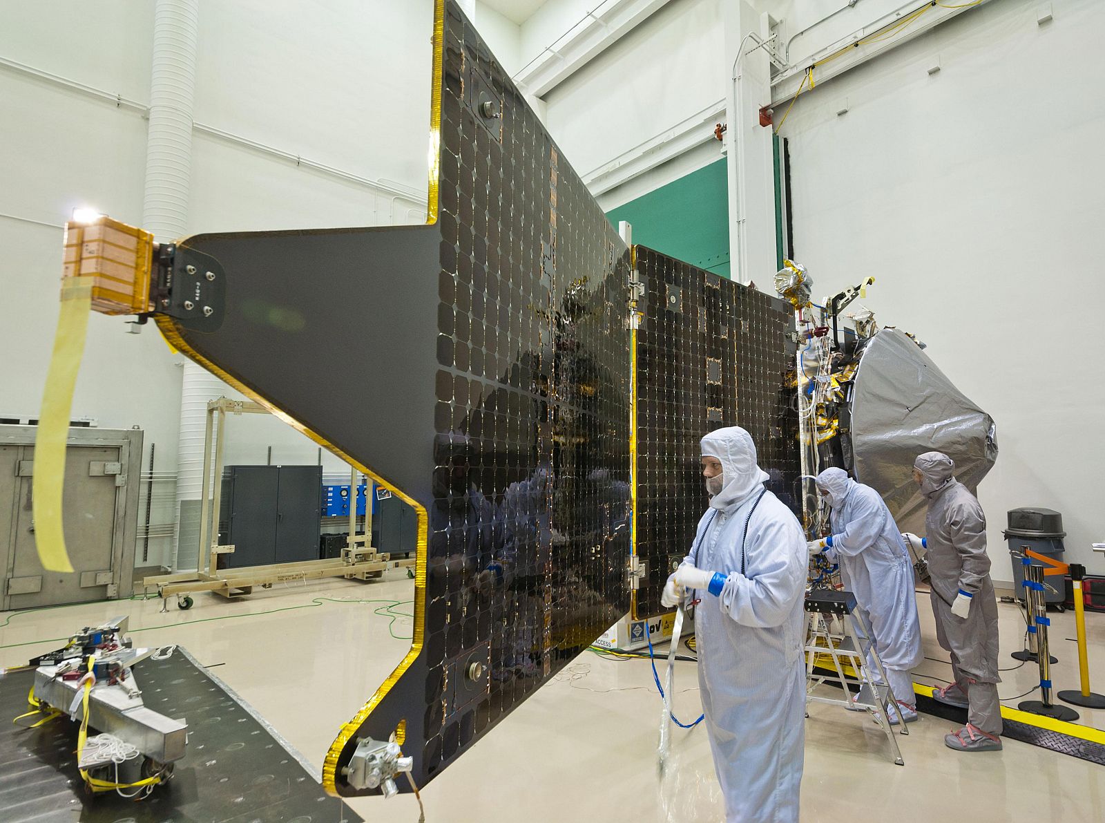 La sonda MAVEN durante la fase final de su construcción.