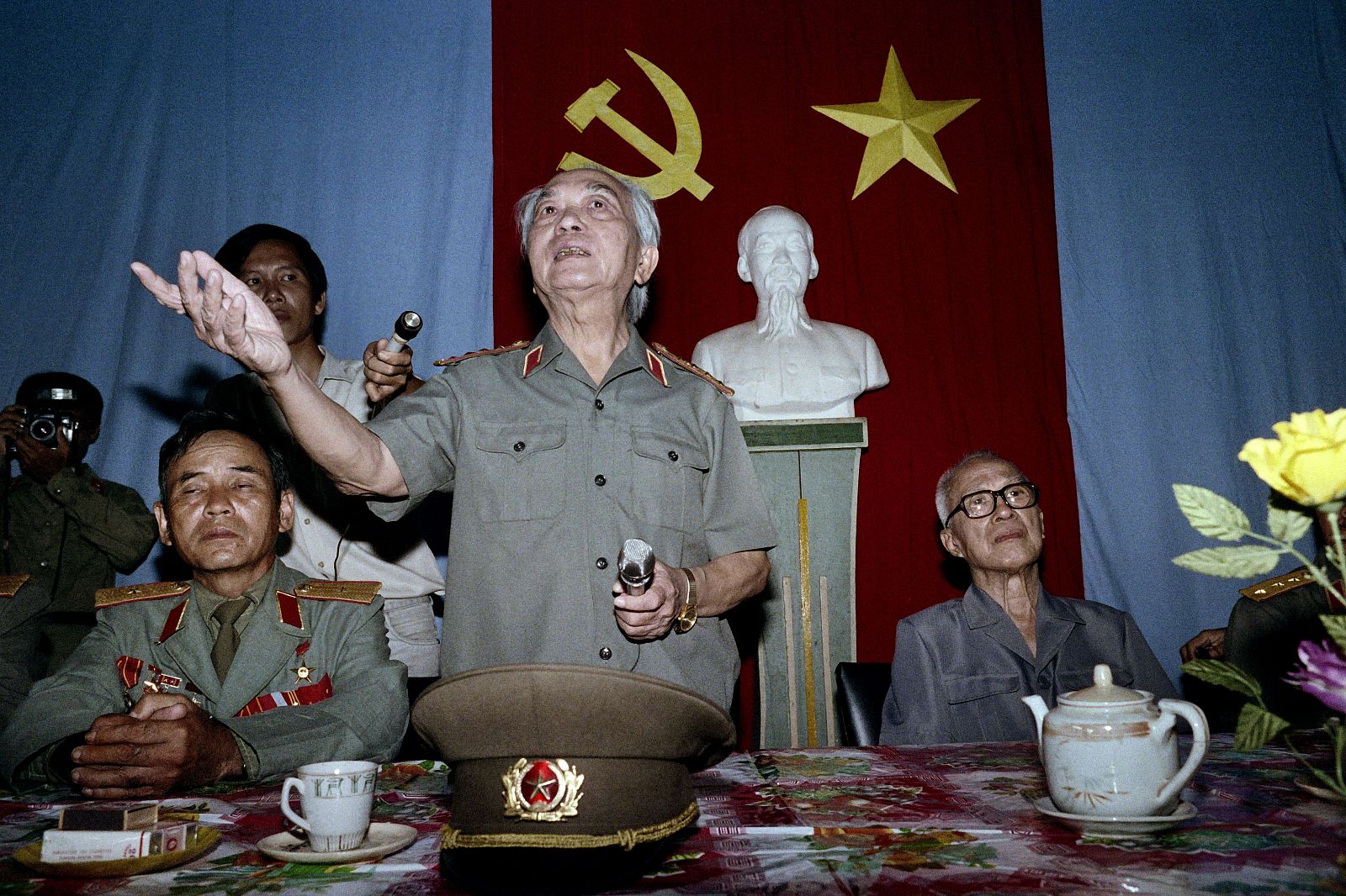 Fotografía de archivo de Vo Nguyen Giap junto a líderes del Partido Comunista  de Vietnam