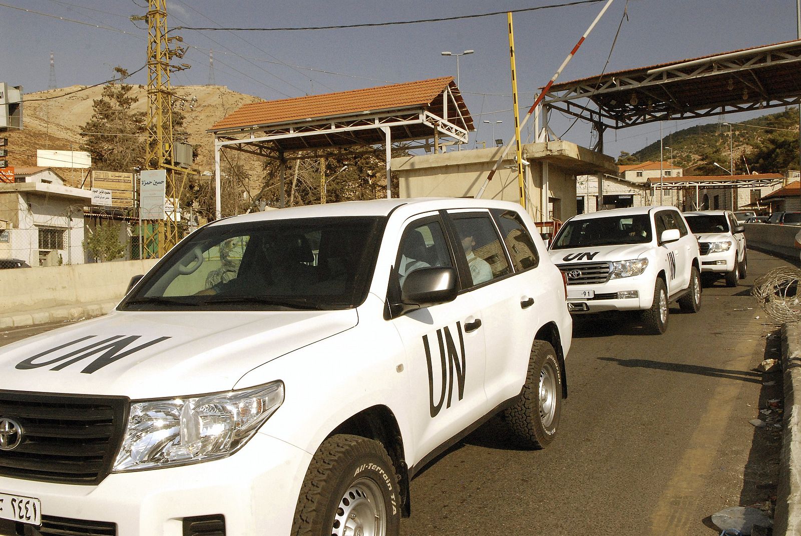 EXPERTOS ONU EN ARMAS QUÍMICAS LLEGAN A BEIRUT PARA VIAJAR POR TIERRA A SIRIA