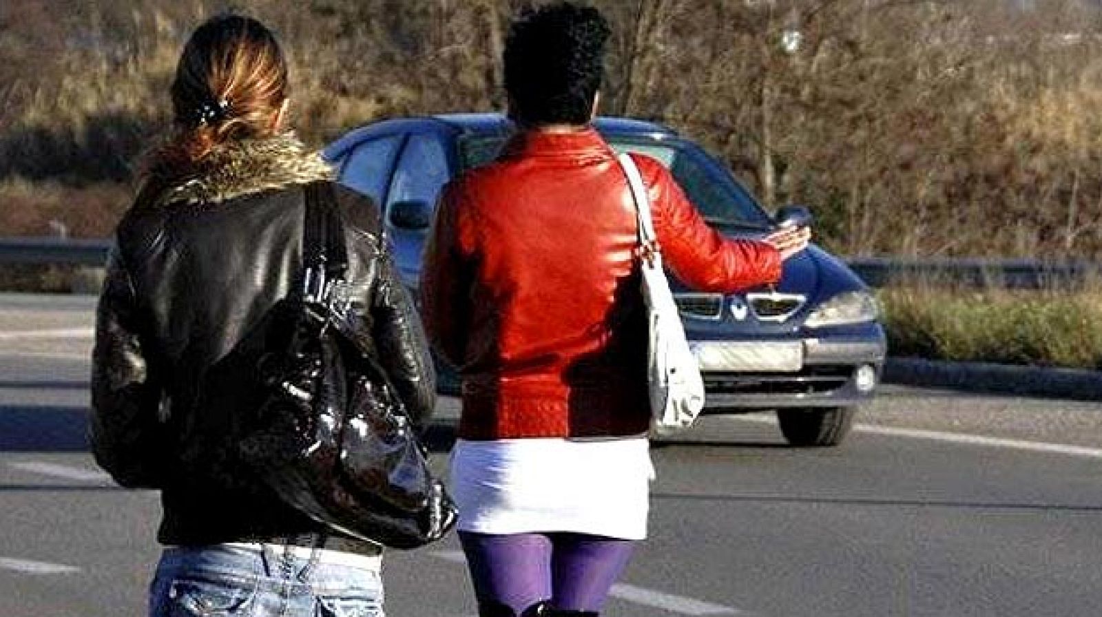 Numerosos ayuntamientos españoles multan a los clientes de las prostitutas y algunos a ellas.