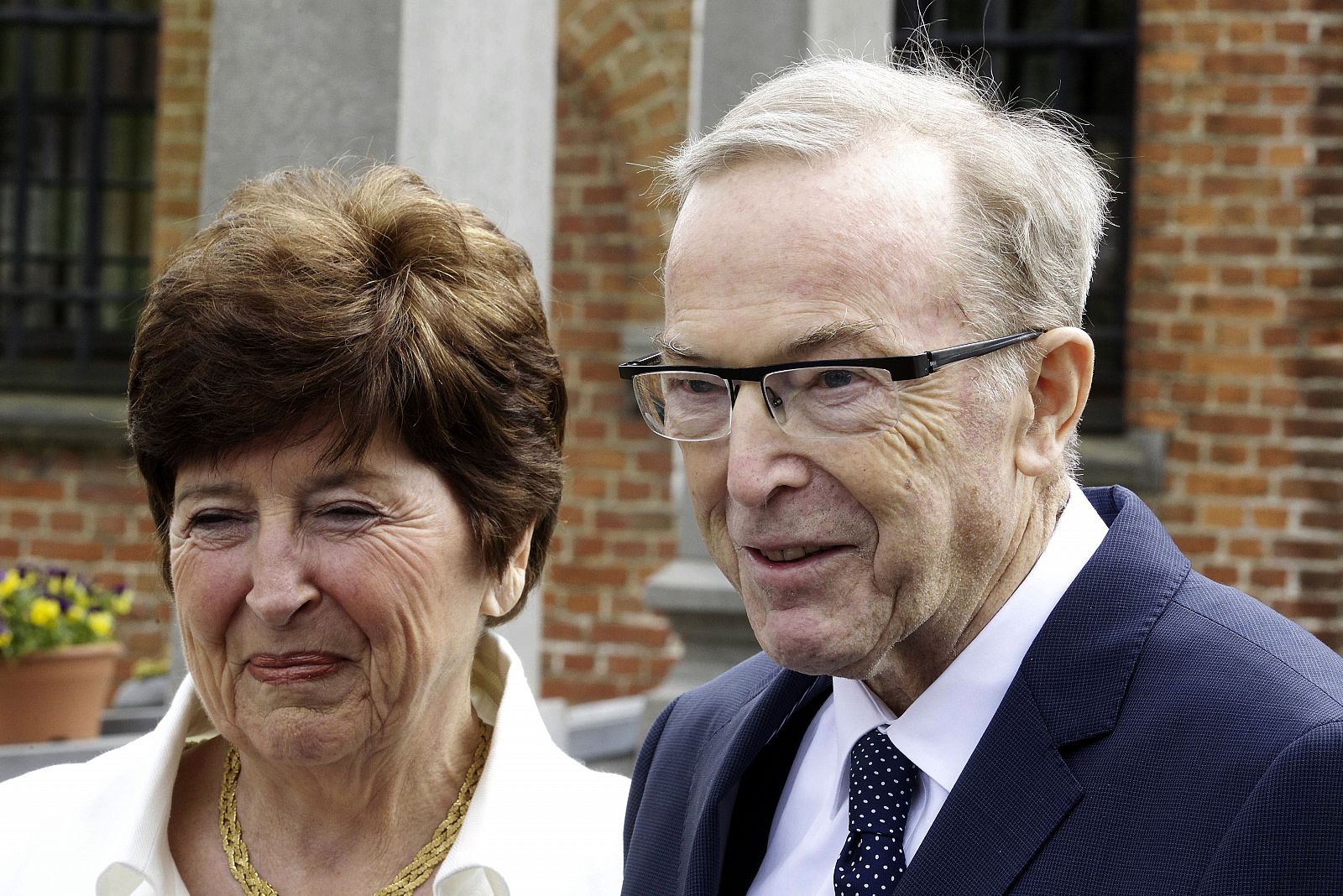 Fotografía de archivo de Wilfried Martens, presidente del Partido Popular Europeo, y su esposa Miet Smet
